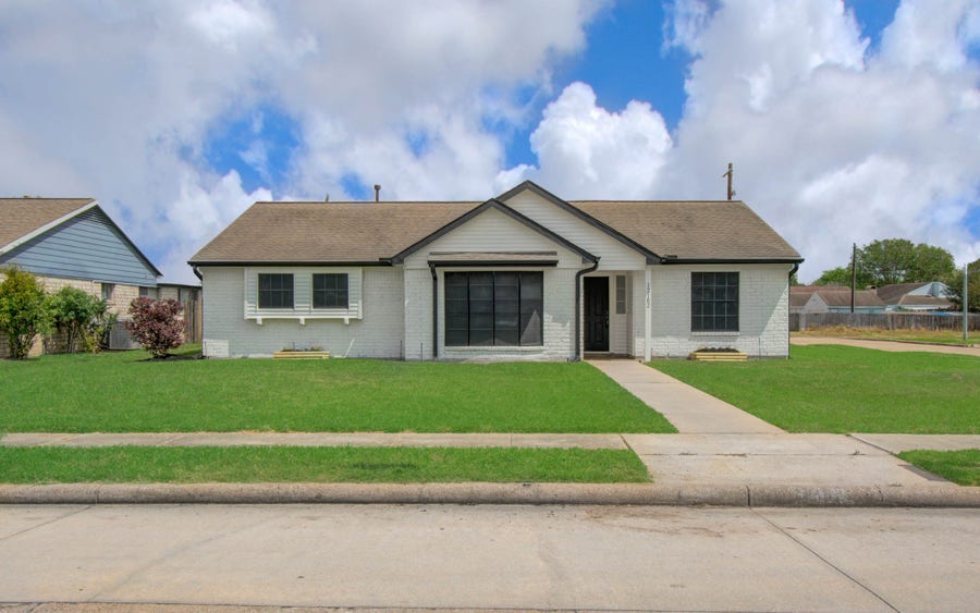 Property photo for 12102 Monticeto Lane, Meadows Place, TX