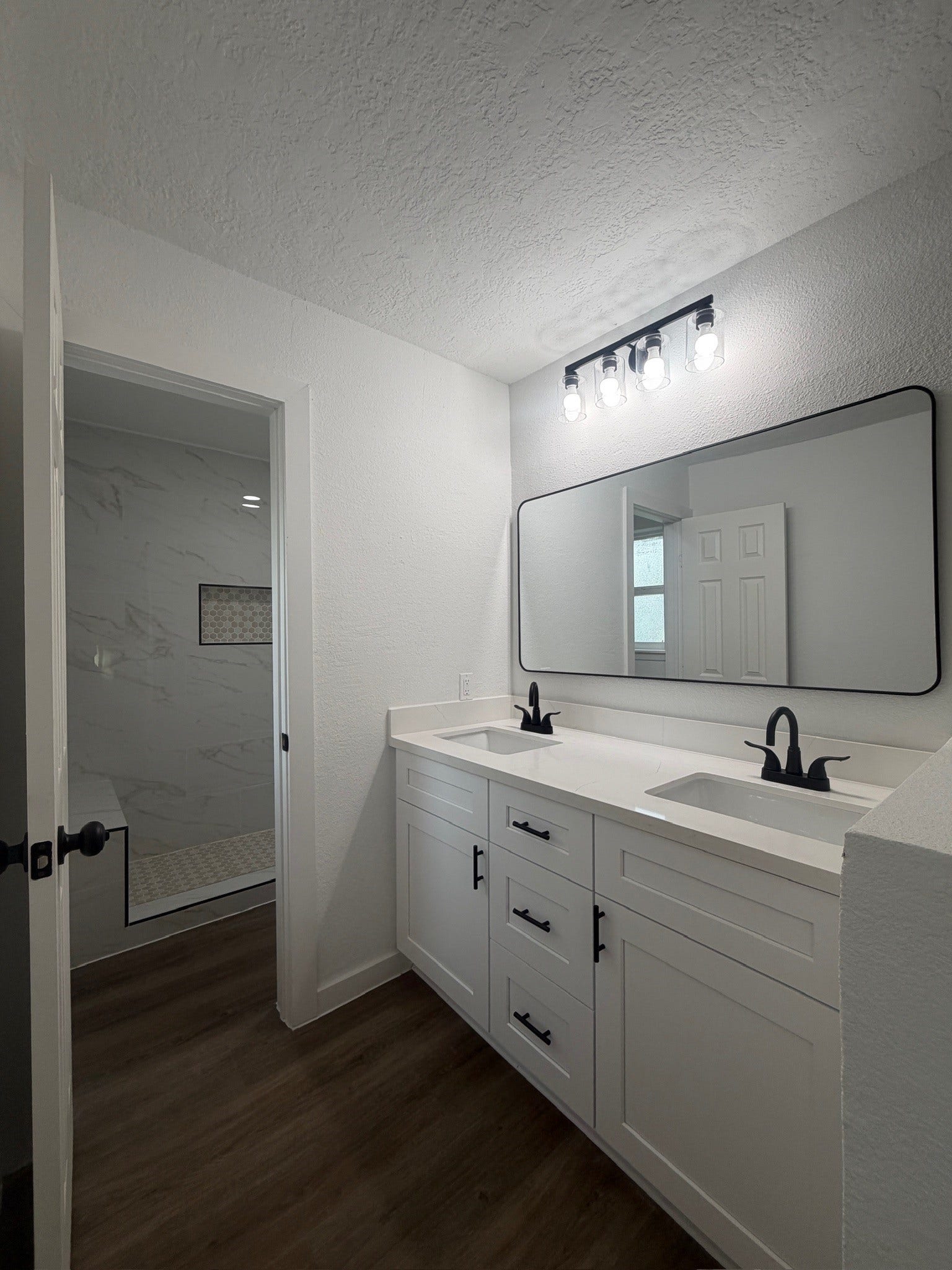 5935 Caruso Forest Drive, Houston, TX 77088 Primary Bedroom with Double Vanity