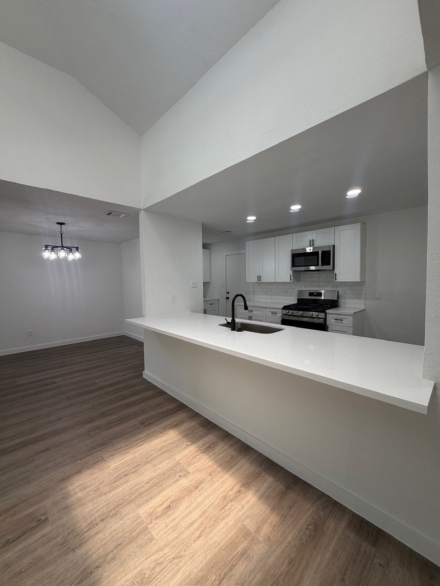 5935 Caruso Forest Drive, Houston, TX 77088 Kitchen with Open Layout to Dining Room