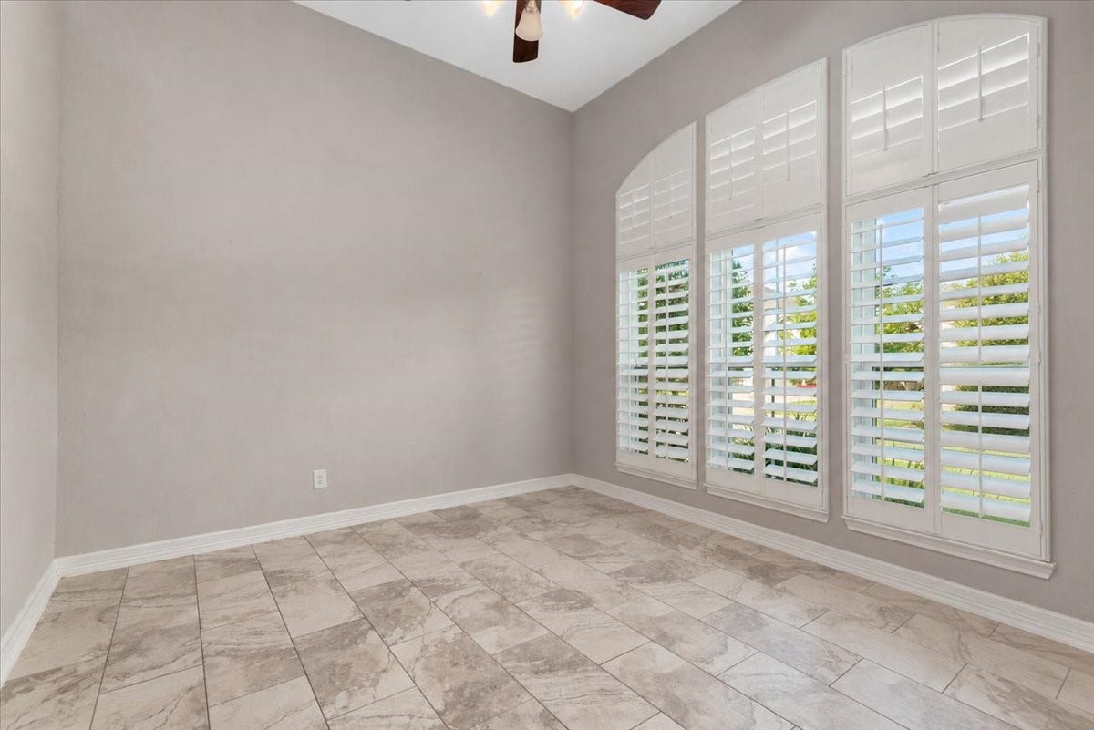 32019 Casa Linda Drive, Hockley, TX 77447 Home office located at the front of the home. Tile floors, shutters, ceiling fan. There is a full bathroom located outside of this room.