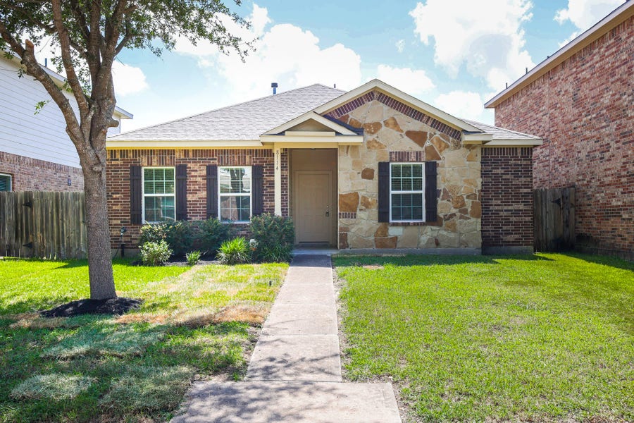 Property photo for 8114 Malago Point Drive, Cypress, TX