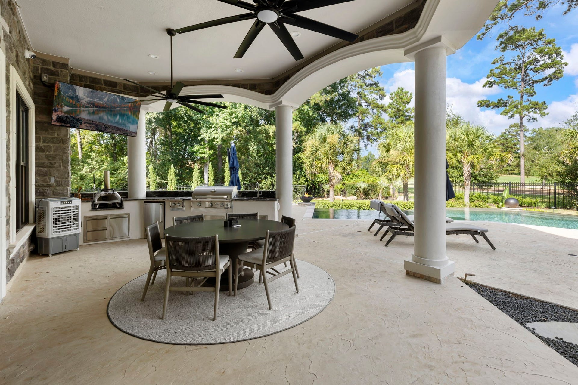 Mosquito misting system (entire property / patio & balcony) keeps bugs at bay while enjoying this tranquil backyard.
