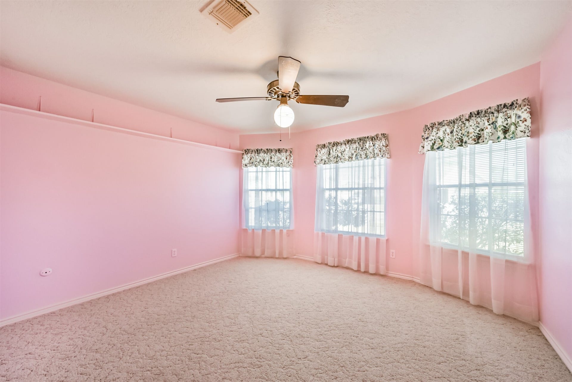 601 Kimswick C Court, Deer Park, TX 77536 Bedroom #2 is ready for a fresh new look! Imagine the transformation that new flooring and a fresh coat of paint could bring. With a little creativity and your personal touch, this room can become a space tailored to your style.