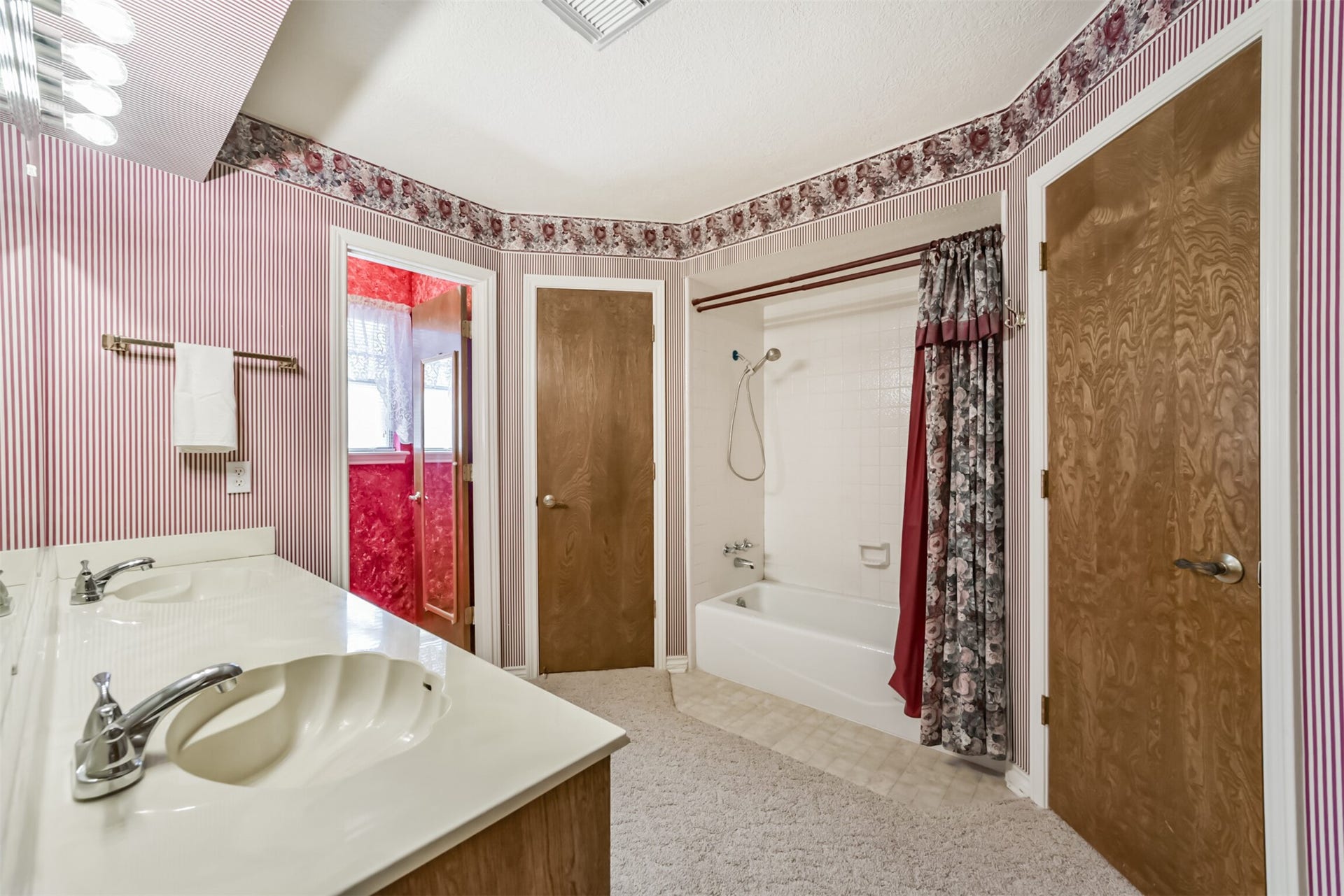601 Kimswick C Court, Deer Park, TX 77536 Start your day with comfort and convenience in this well-appointed primary bathroom! Two spacious walk-in closets provide plenty of room for your wardrobe and storage needs, while the dual-sink vanity makes busy mornings a breeze. A tub-and-shower combination adds everyday practicality, creating a space designed to keep up with your lifestyle.