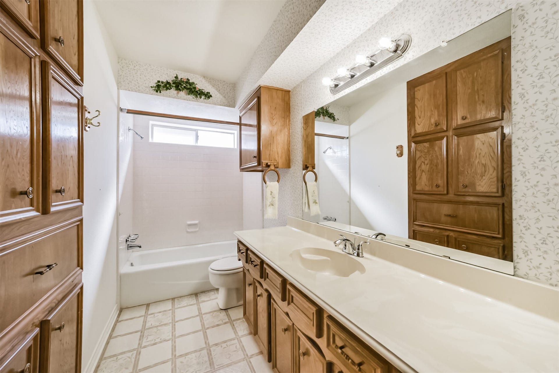 601 Kimswick C Court, Deer Park, TX 77536 The second bathroom is spotless and offers lots of storage space, a tub/shower combo, and new lighting.