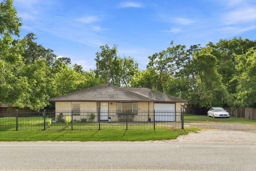 Property photo for 3910 DICKINSON Avenue, Dickinson, TX
