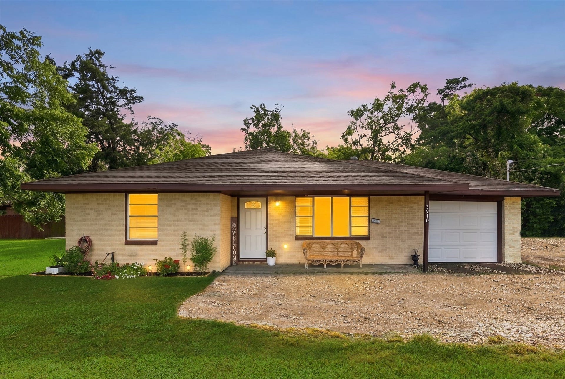 3910 DICKINSON Avenue, Dickinson, TX 77539 3910 DICKINSON Avenue, Dickinson, TX 77539