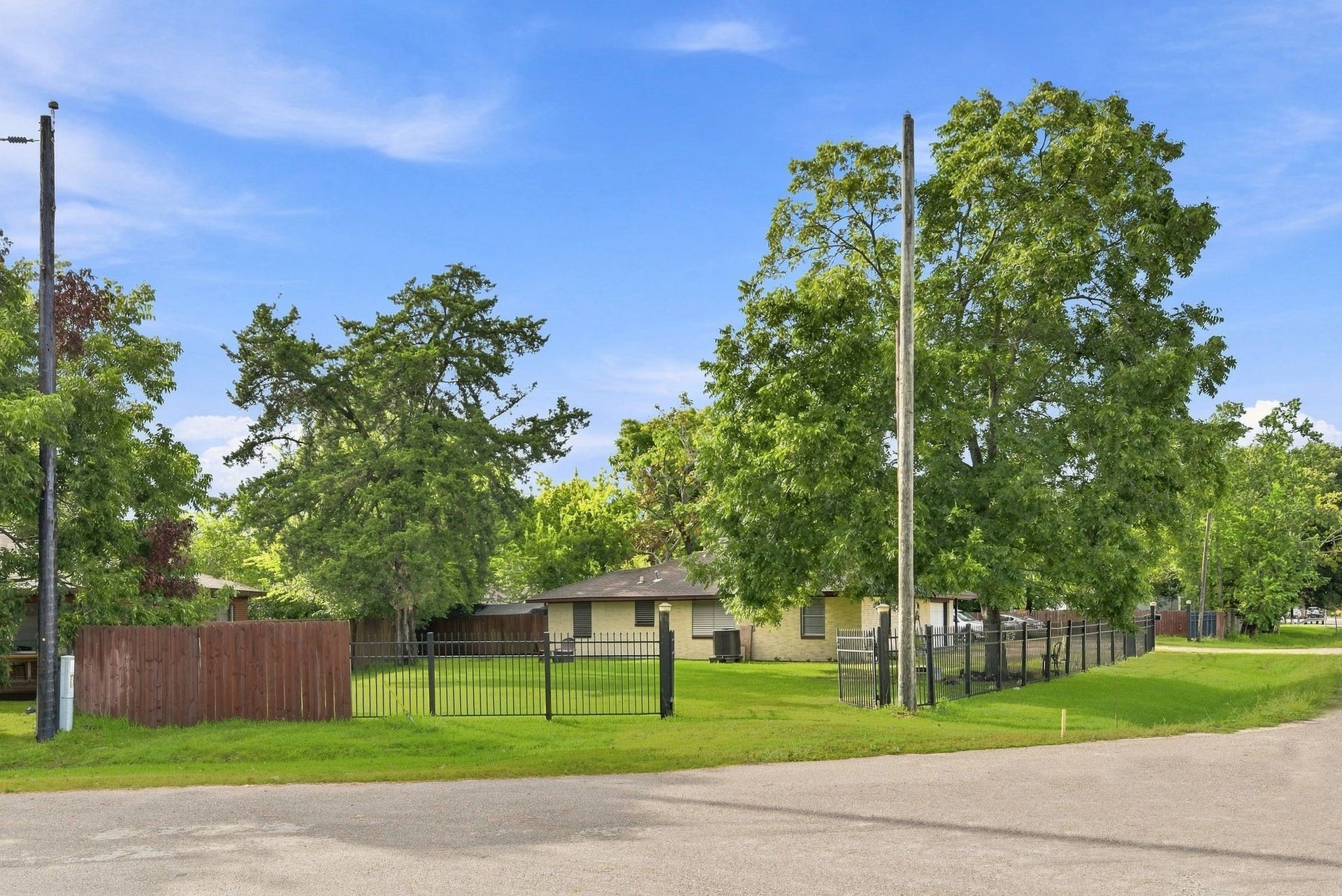 3910 DICKINSON Avenue, Dickinson, TX 77539 3910 DICKINSON Avenue, Dickinson, TX 77539