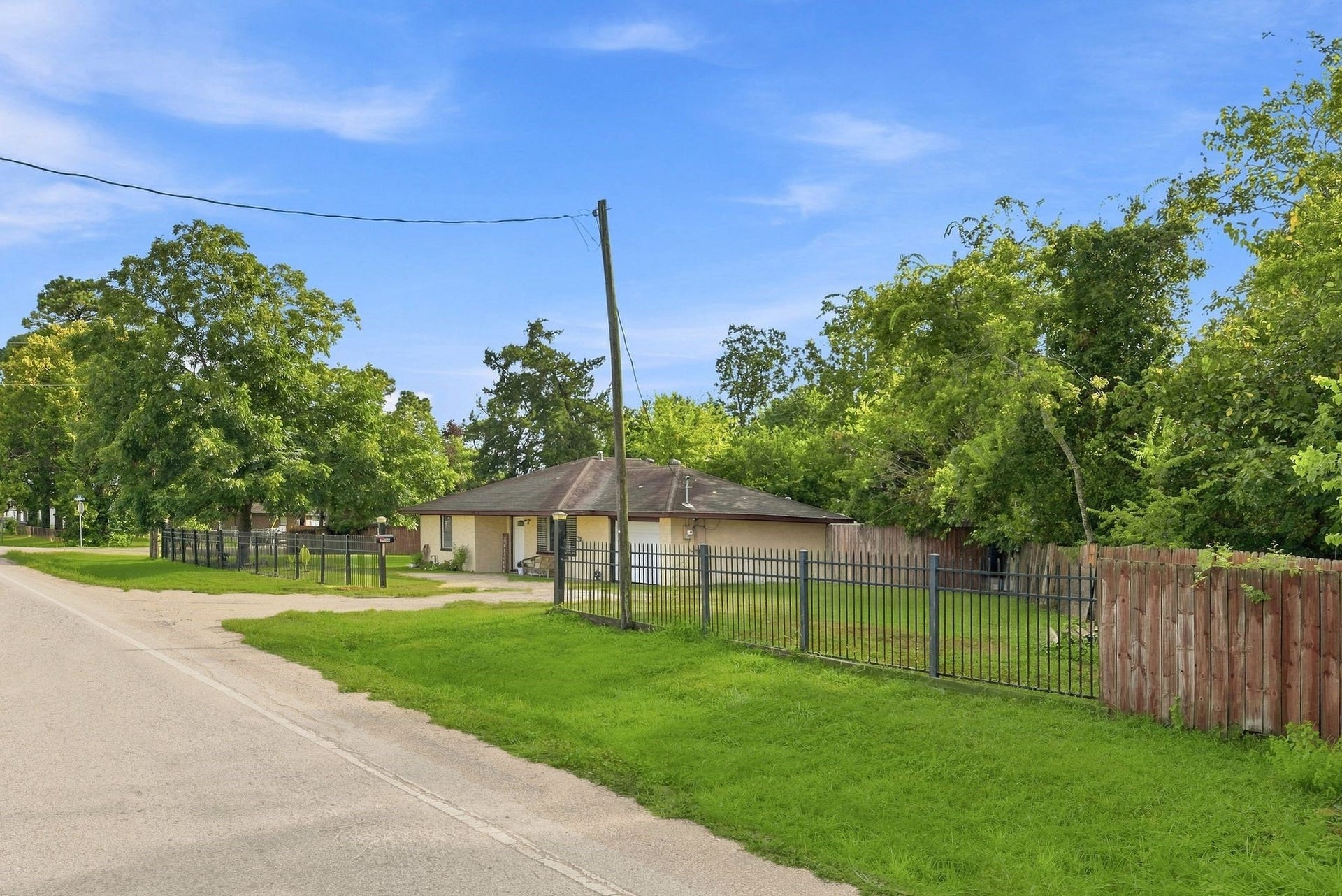3910 DICKINSON Avenue, Dickinson, TX 77539 3910 DICKINSON Avenue, Dickinson, TX 77539