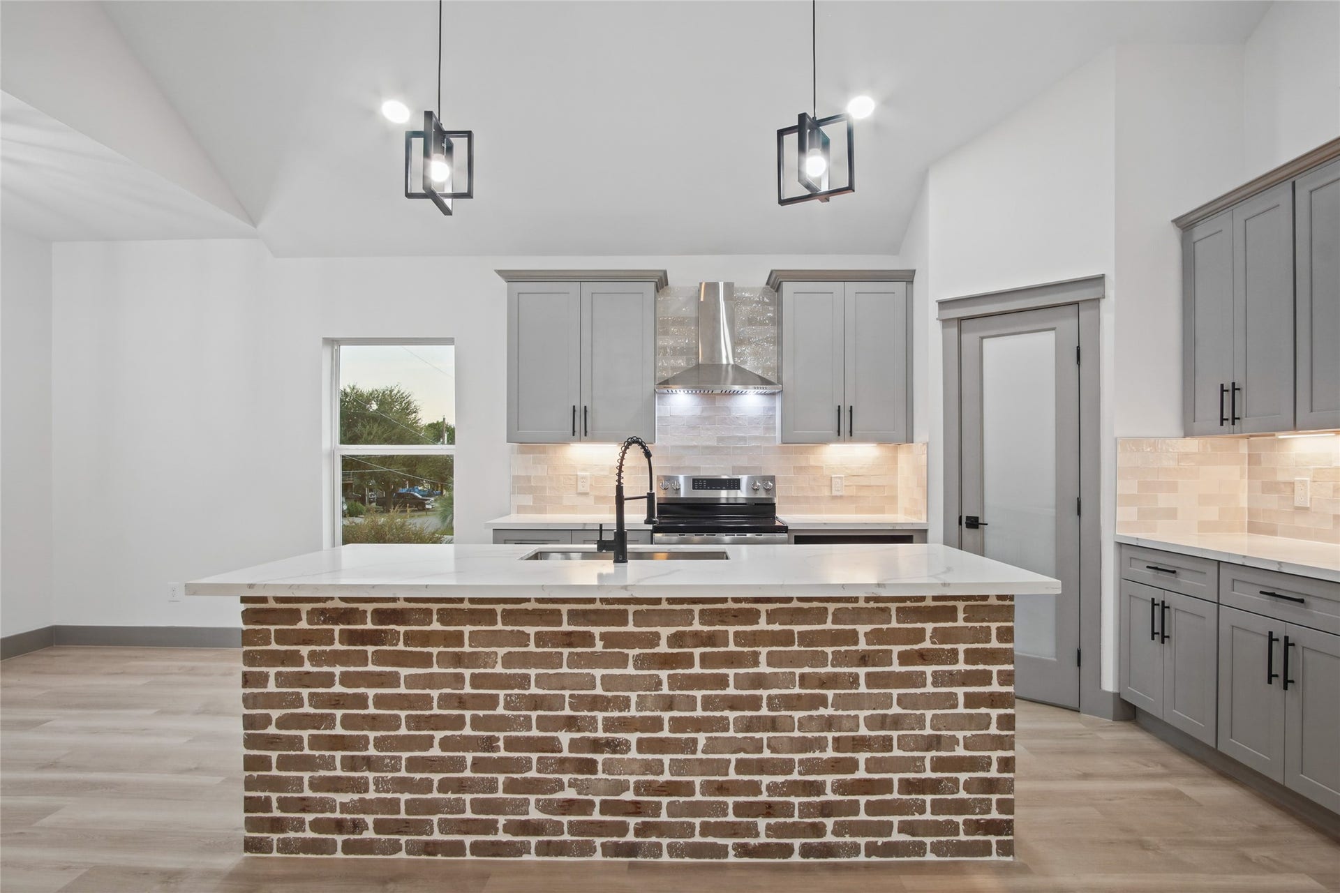 406 West Drive, Kemah, TX 77565