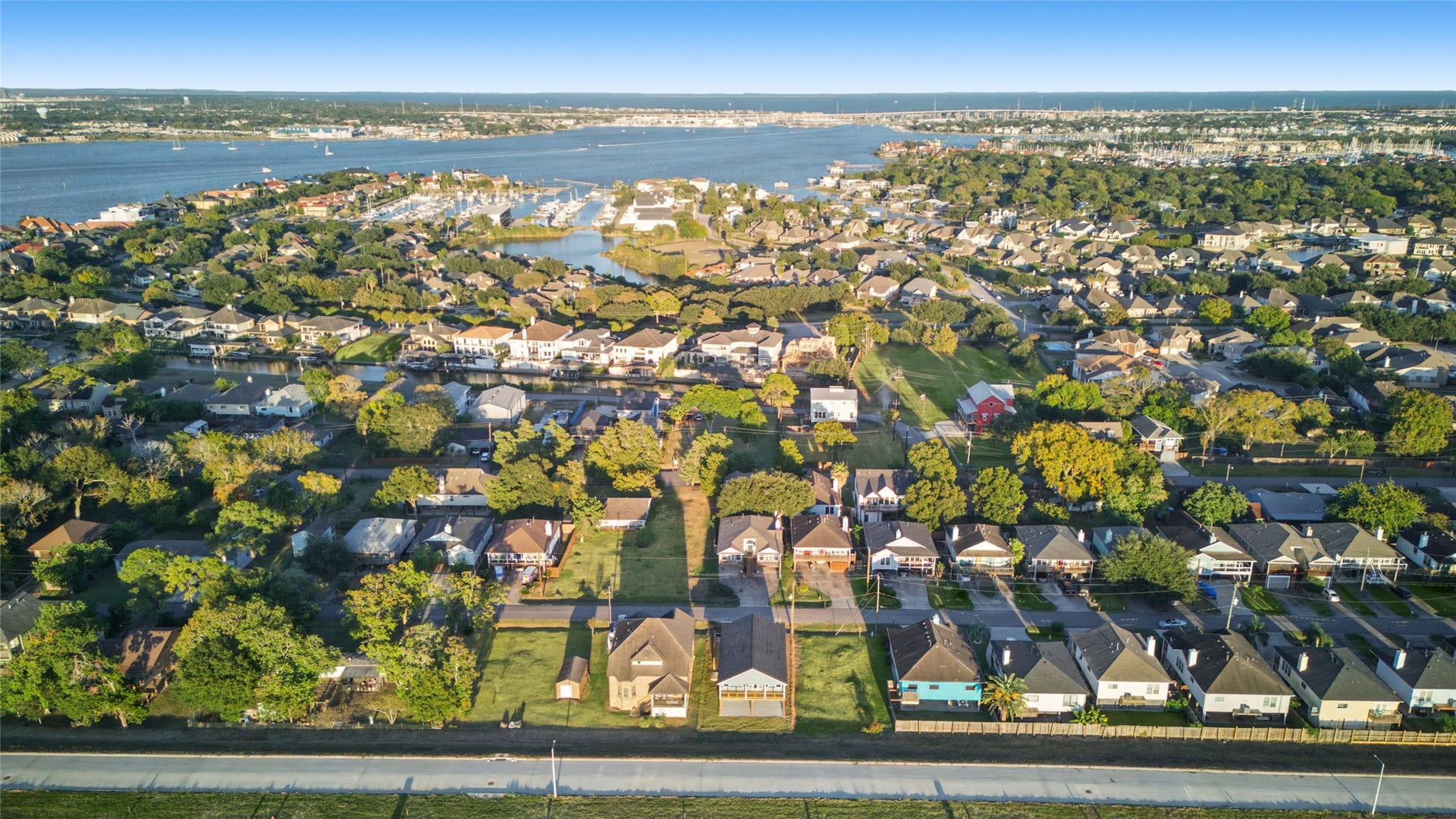 406 West Drive, Kemah, TX 77565