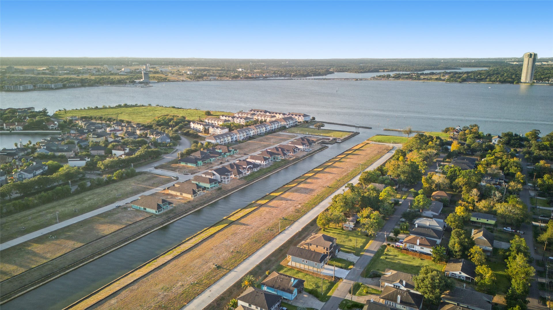 406 West Drive, Kemah, TX 77565