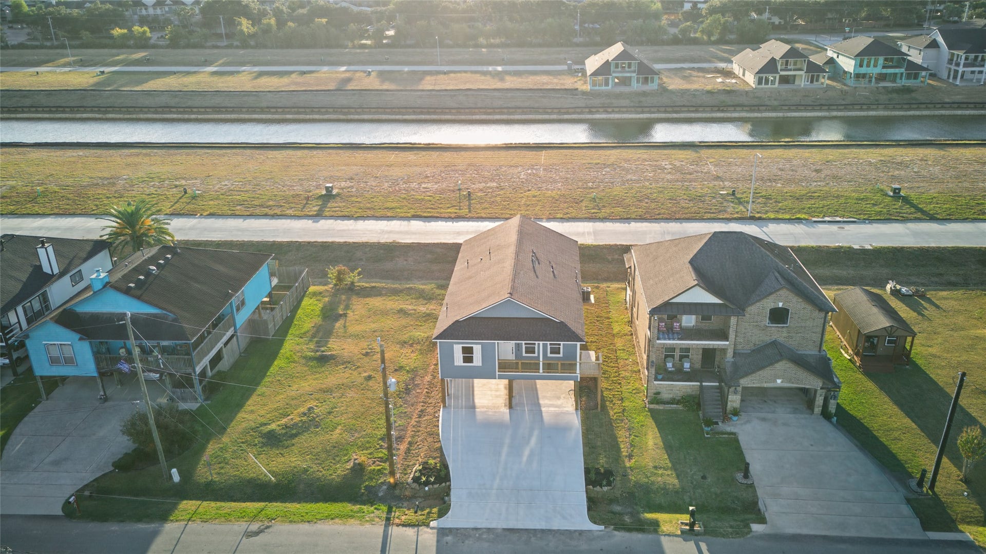 406 West Drive, Kemah, TX 77565