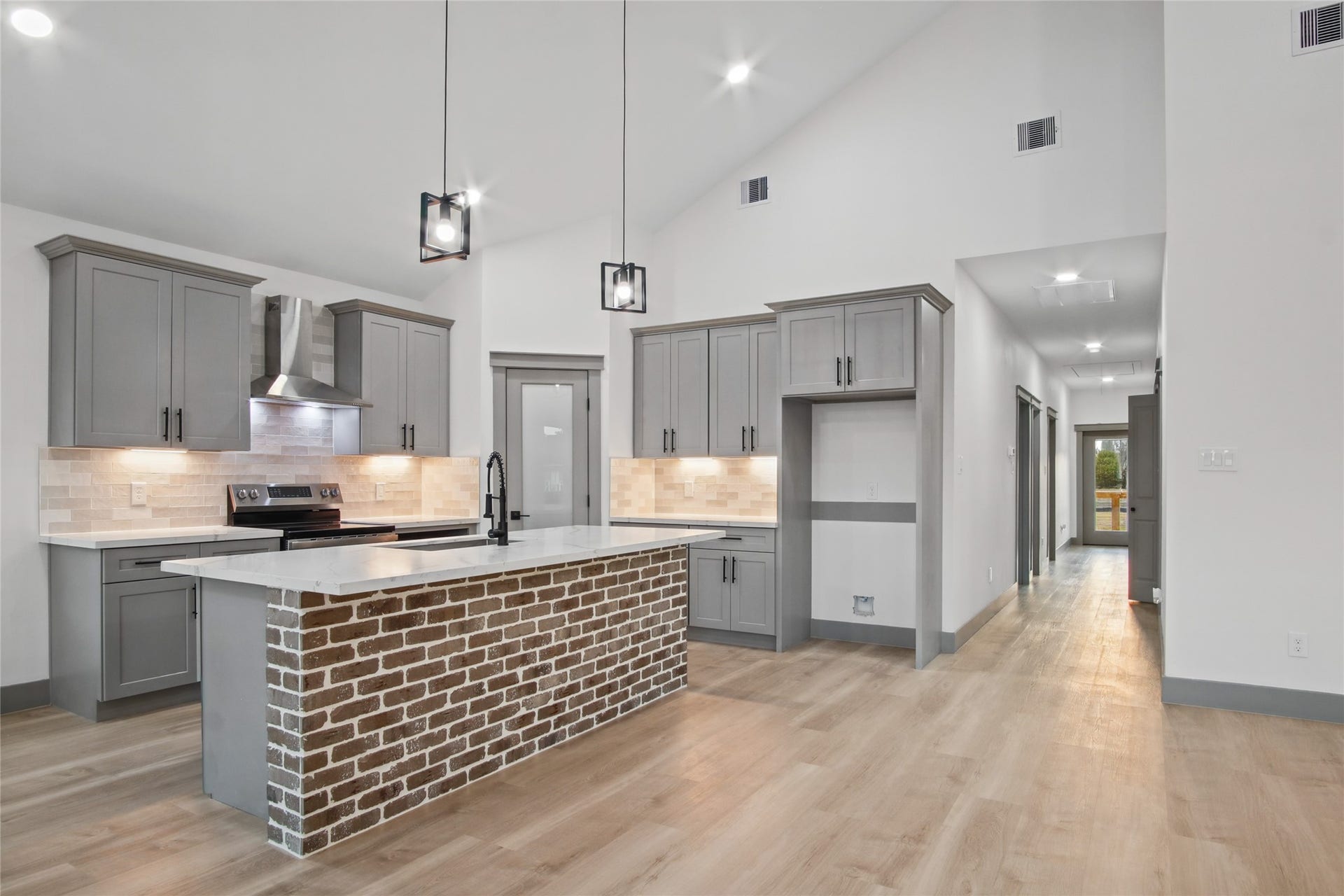 406 West Drive, Kemah, TX 77565