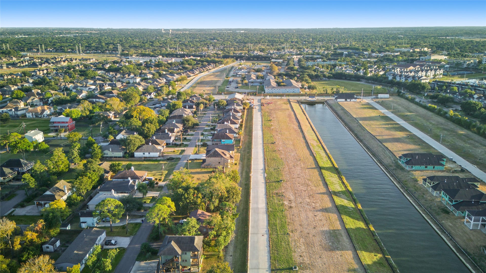 406 West Drive, Kemah, TX 77565