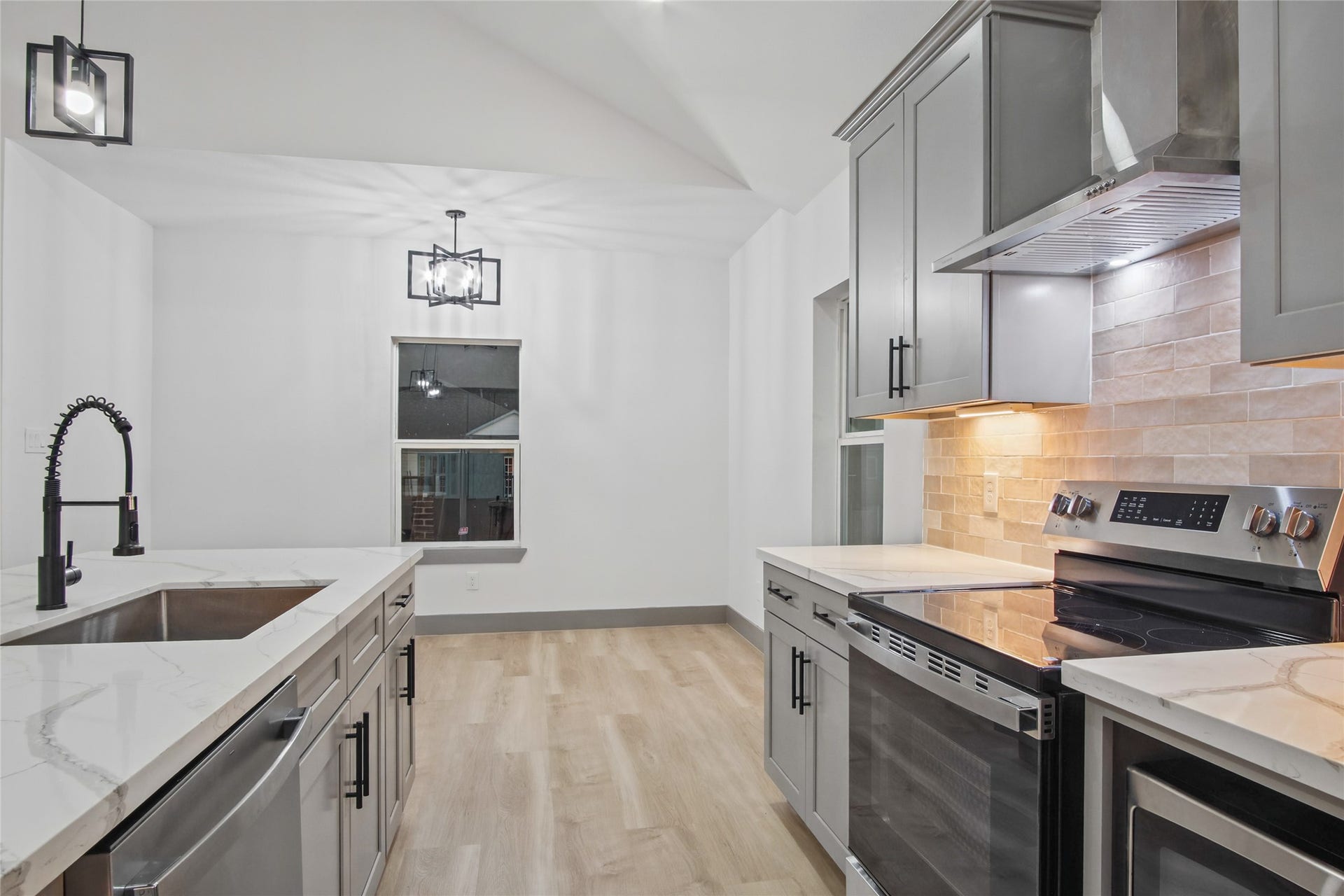 406 West Drive, Kemah, TX 77565