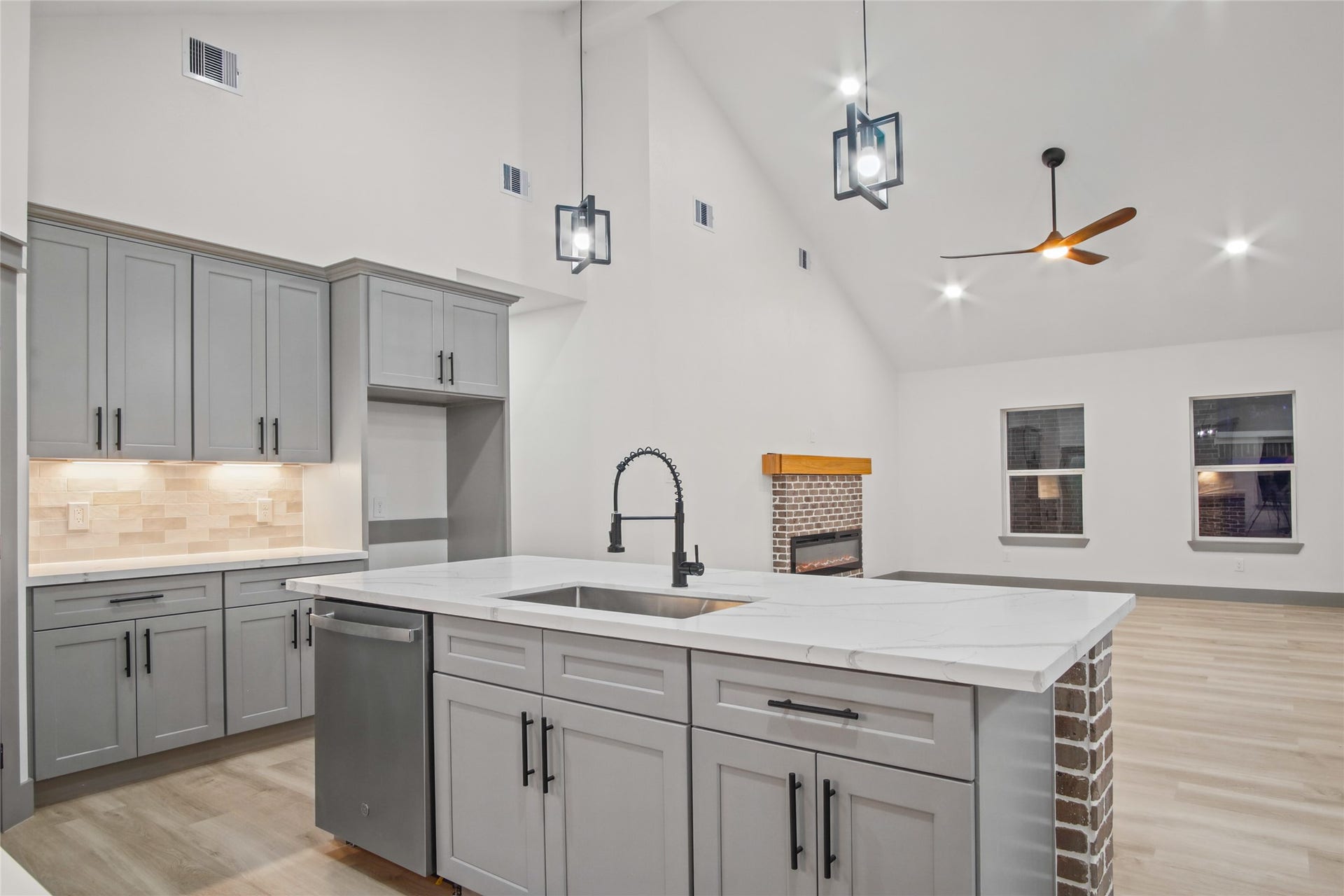 406 West Drive, Kemah, TX 77565