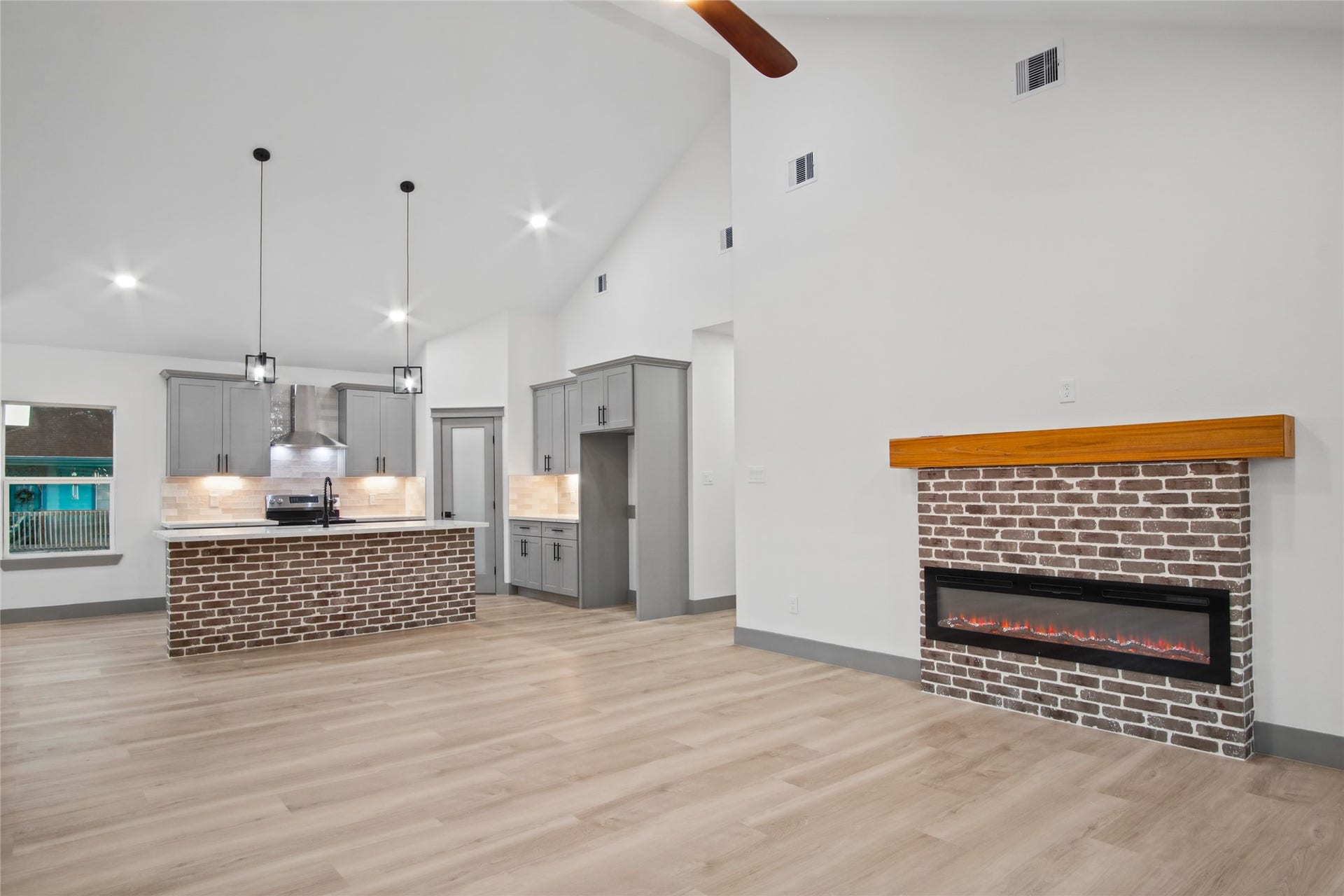 406 West Drive, Kemah, TX 77565