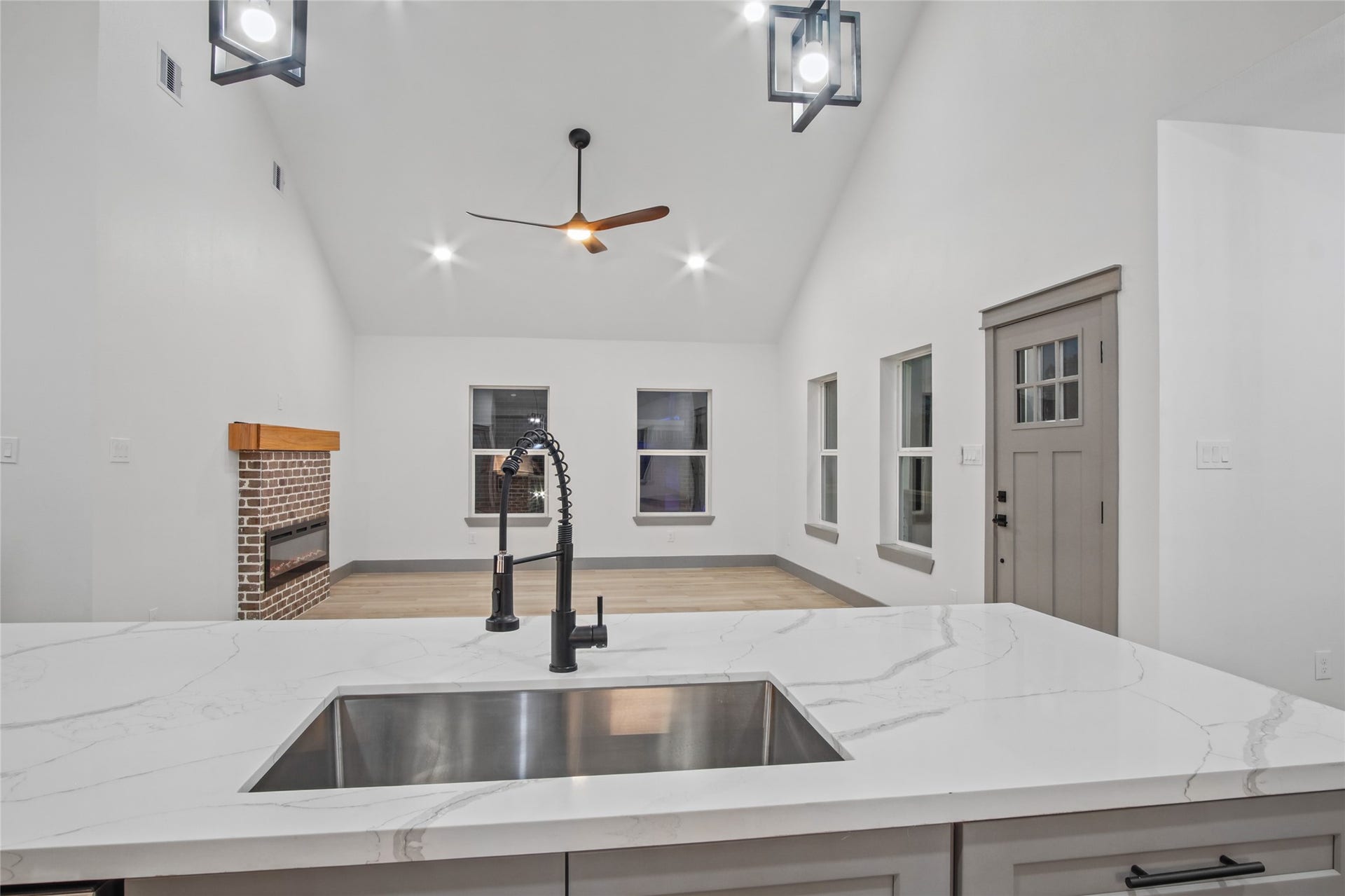 406 West Drive, Kemah, TX 77565