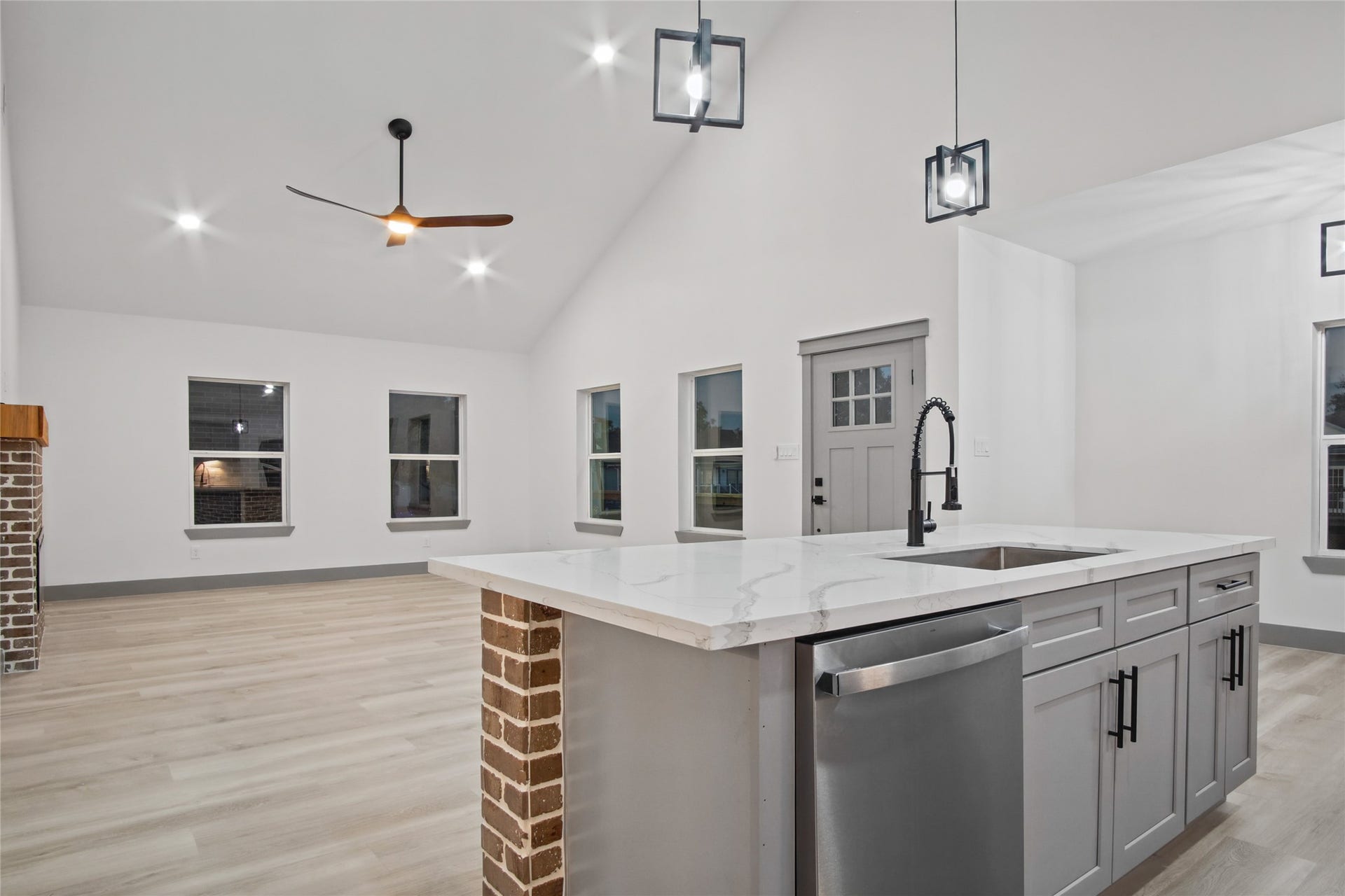 406 West Drive, Kemah, TX 77565