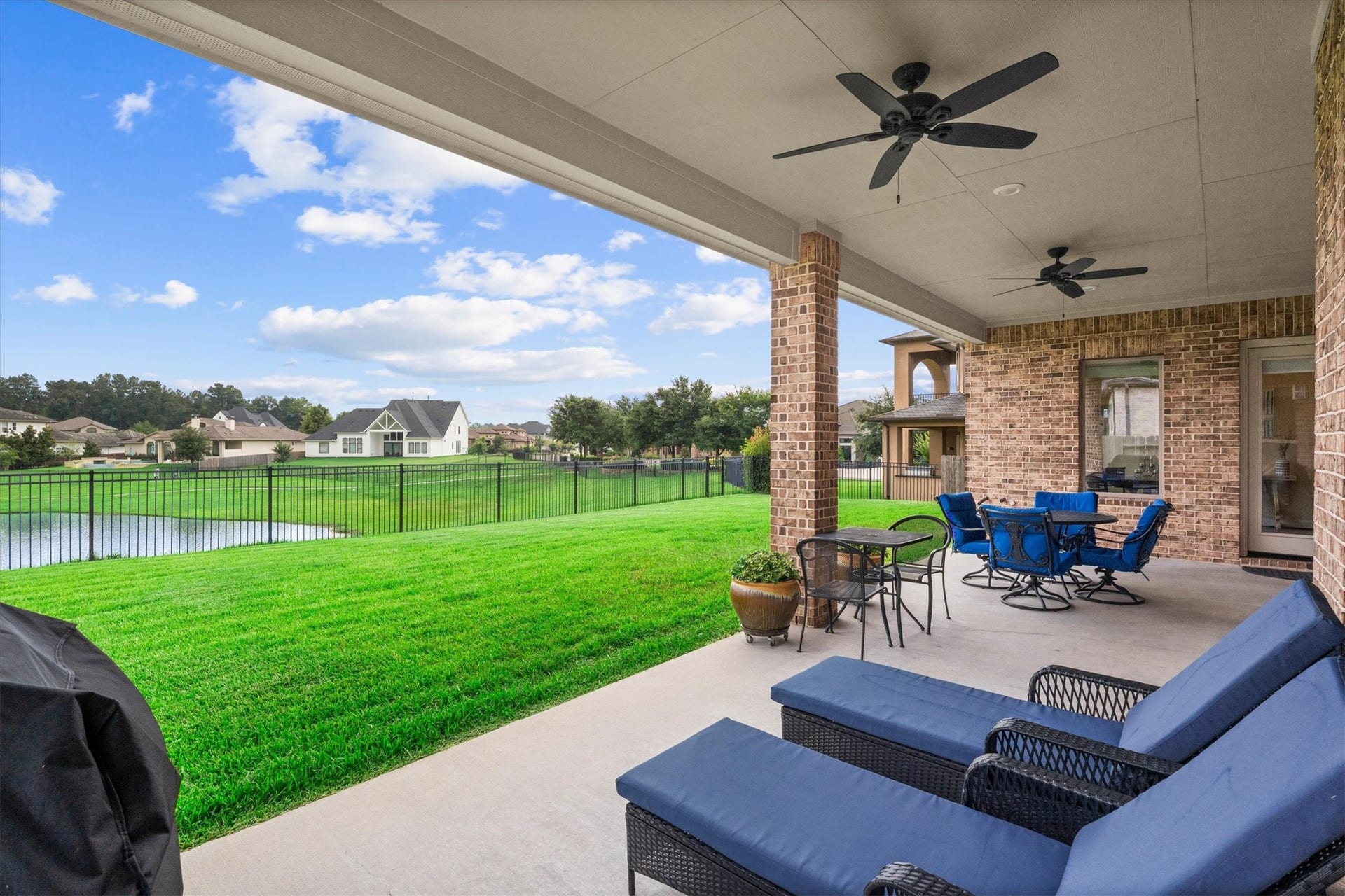 4906 Tres Lagos Drive, Spring, TX 77389 4906 Tres Lagos Drive, Spring, TX 77389