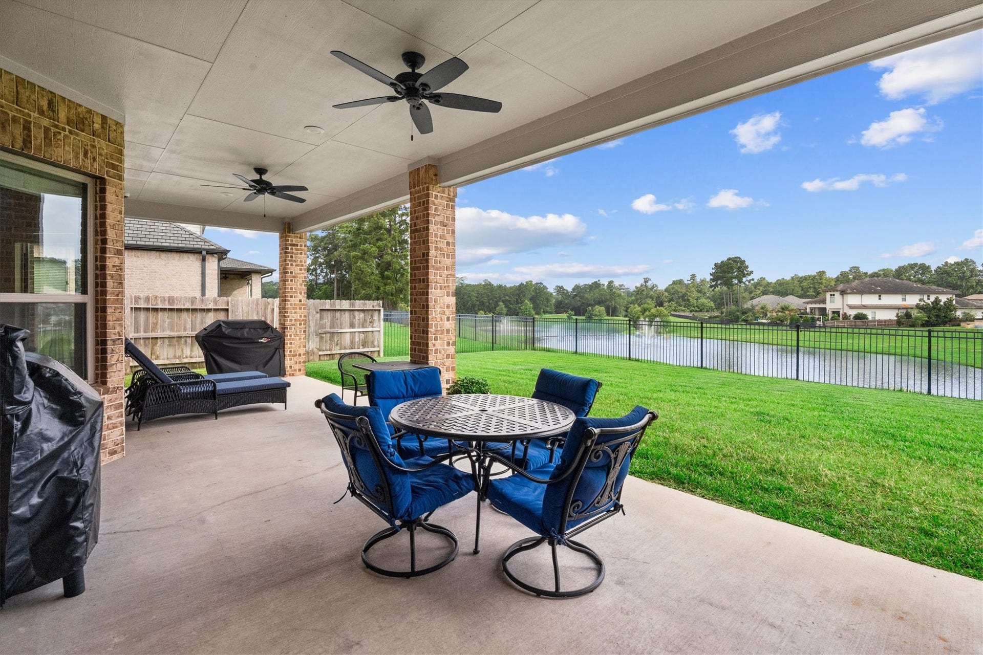 4906 Tres Lagos Drive, Spring, TX 77389 4906 Tres Lagos Drive, Spring, TX 77389