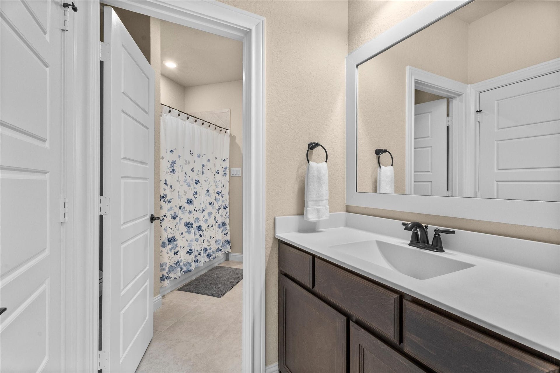 4906 Tres Lagos Drive, Spring, TX 77389 4906 Tres Lagos Drive, Spring, TX 77389