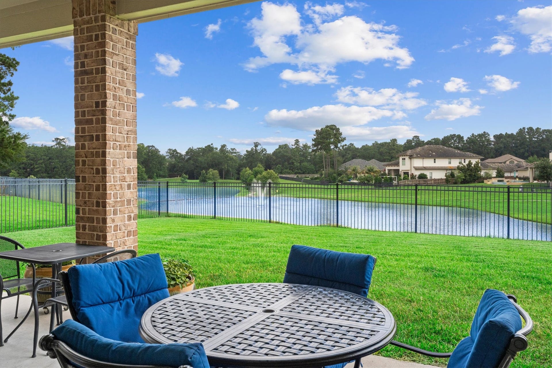 4906 Tres Lagos Drive, Spring, TX 77389 4906 Tres Lagos Drive, Spring, TX 77389