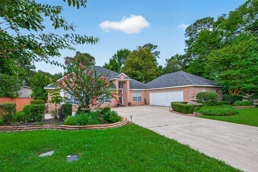 Property photo for 13 Wedgewood Boulevard, Conroe, TX