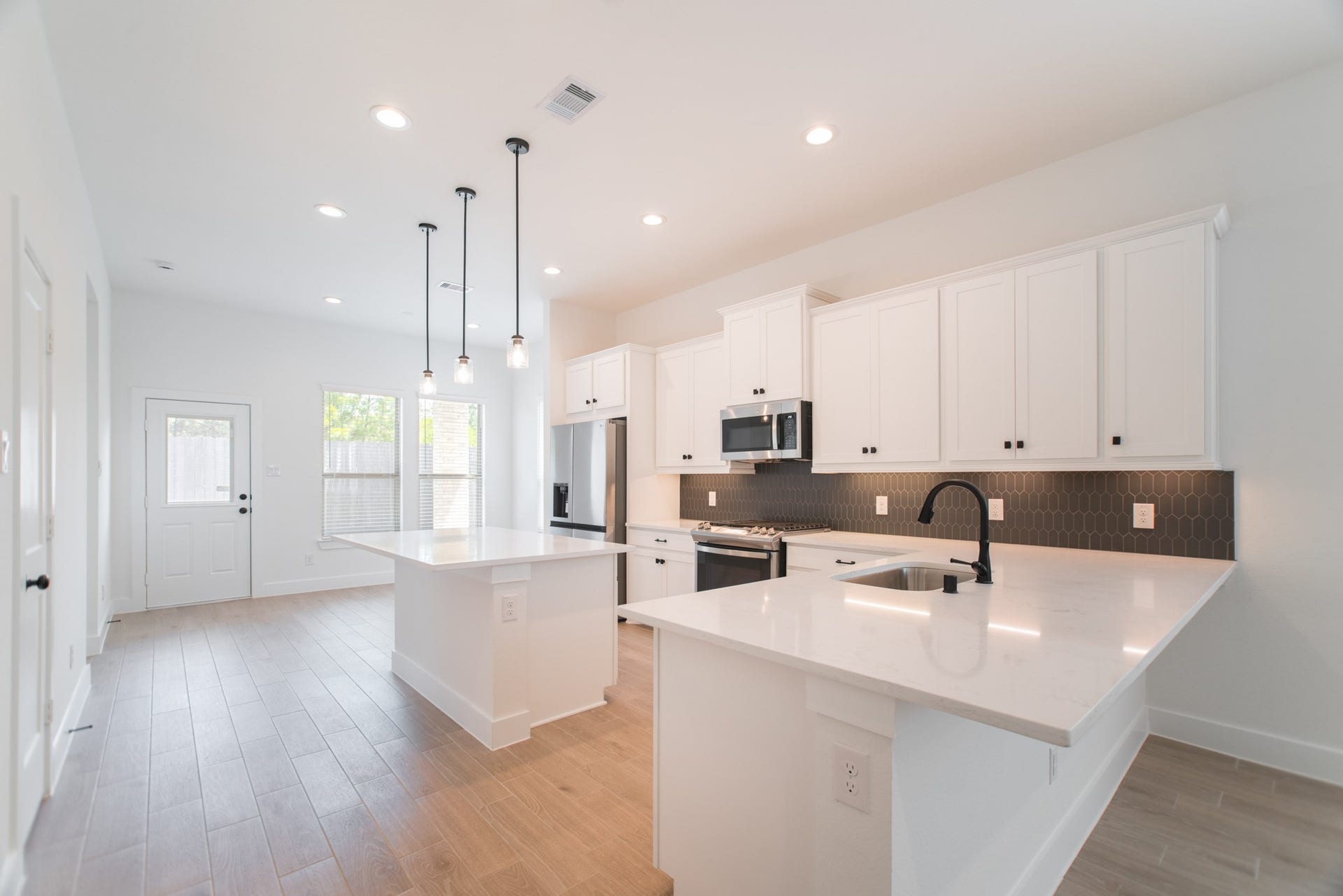 10566 Wild Chives, Conroe, TX 77385 10566 Wild Chives, Conroe, TX 77385