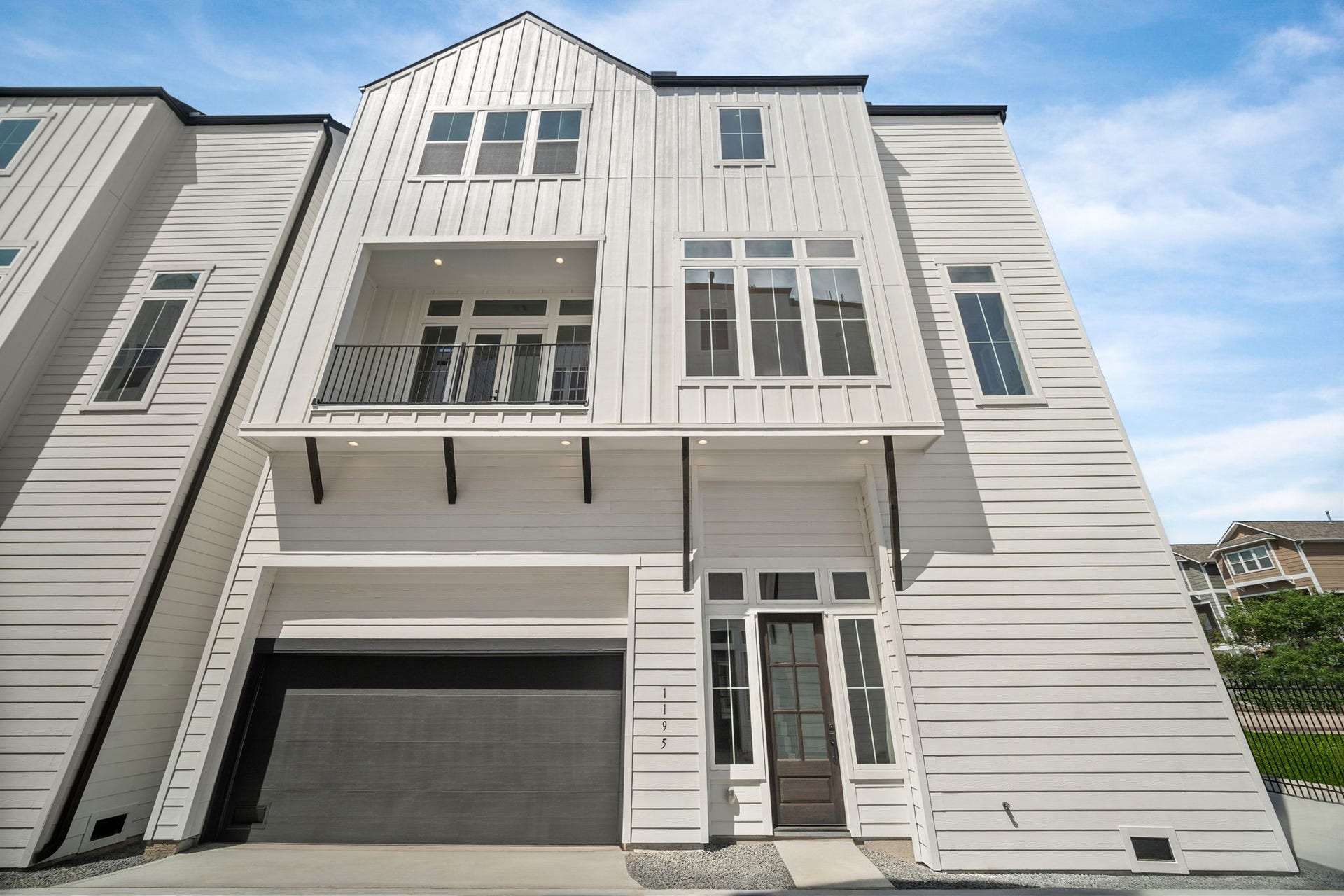 1175 W 19th Street, Houston, TX 77008 Welcome to W. 19th St. The Height's newest development offering 12 beautiful homes.