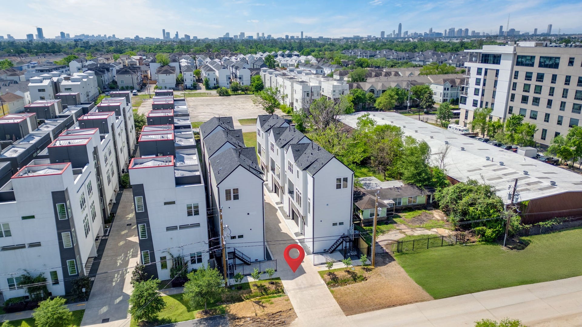 1175 W 19th Street, Houston, TX 77008 From 19th St.
