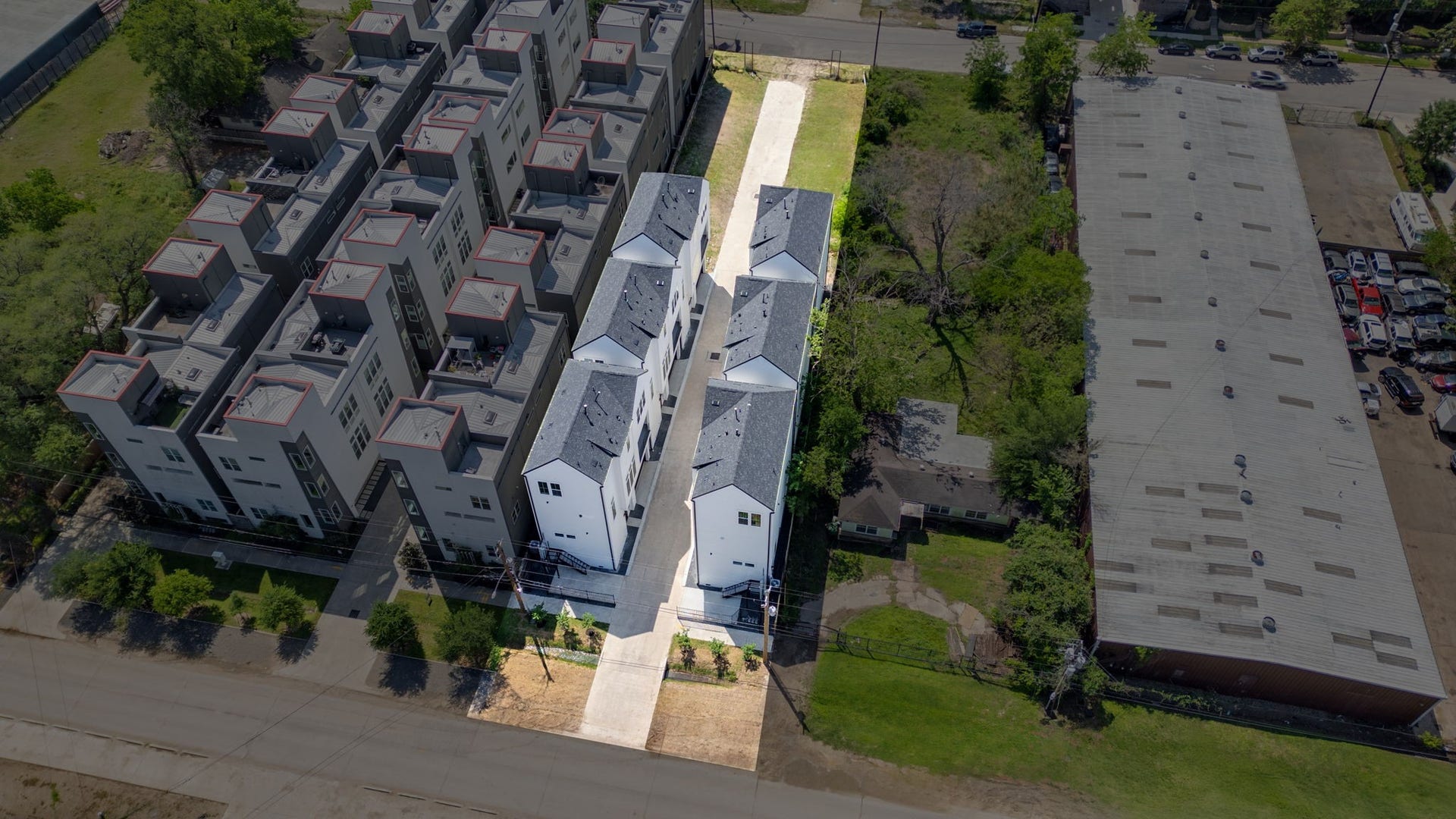 1175 W 19th Street, Houston, TX 77008 This development offers 12 incredible homes in the heart of Heights.