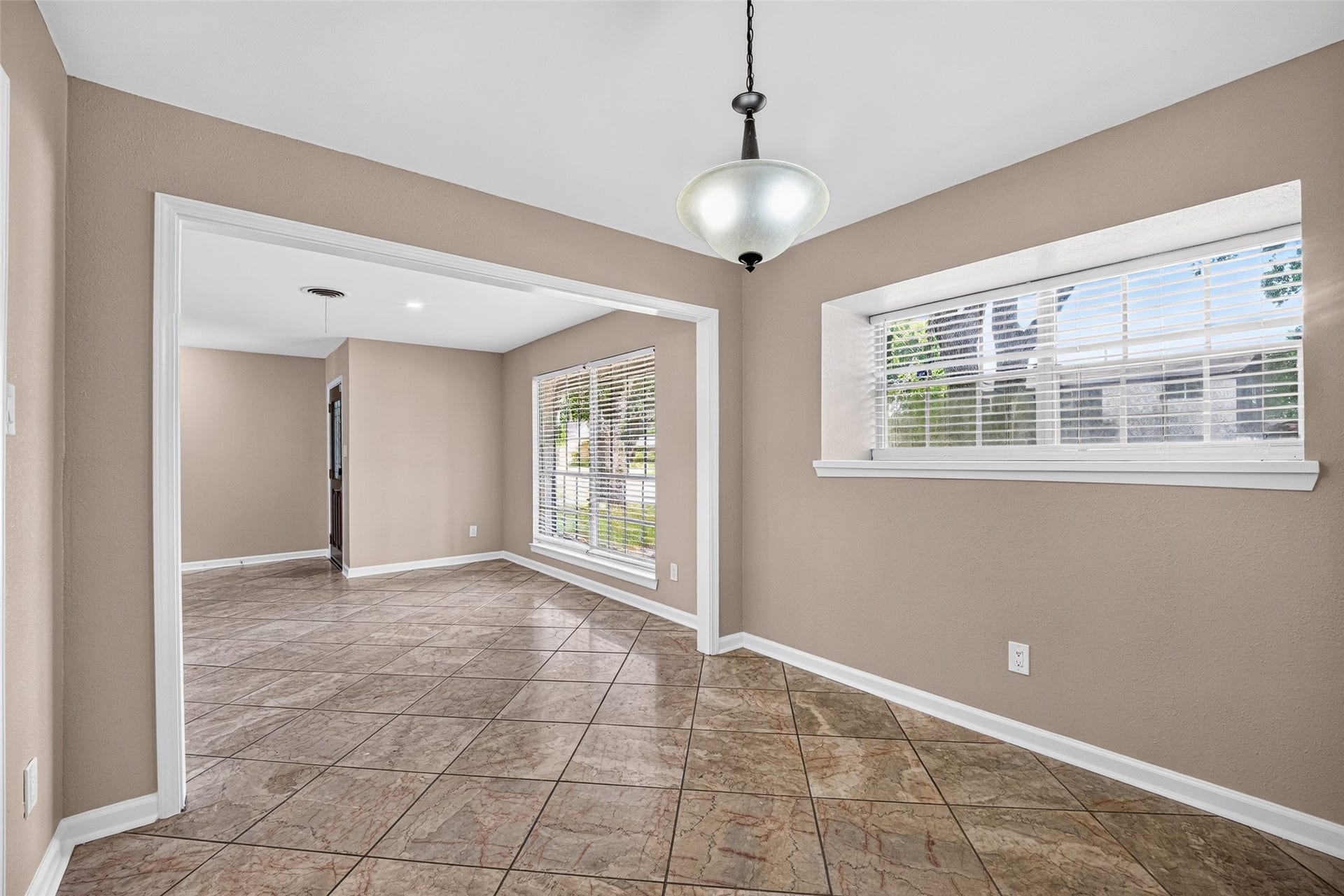 6038 Cartagena Street, Houston, TX 77035 6038 Cartagena Street, Houston, TX 77035