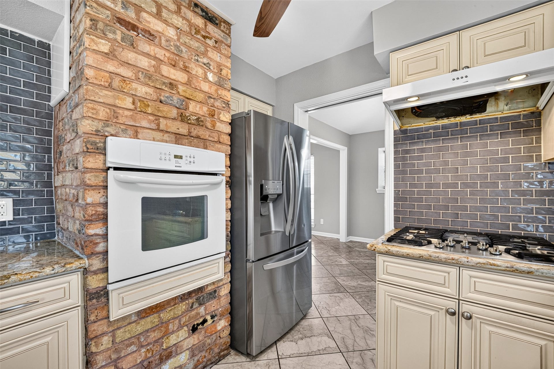 6038 Cartagena Street, Houston, TX 77035 6038 Cartagena Street, Houston, TX 77035