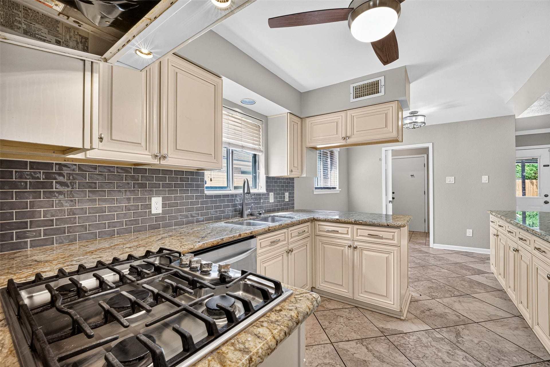 6038 Cartagena Street, Houston, TX 77035 6038 Cartagena Street, Houston, TX 77035