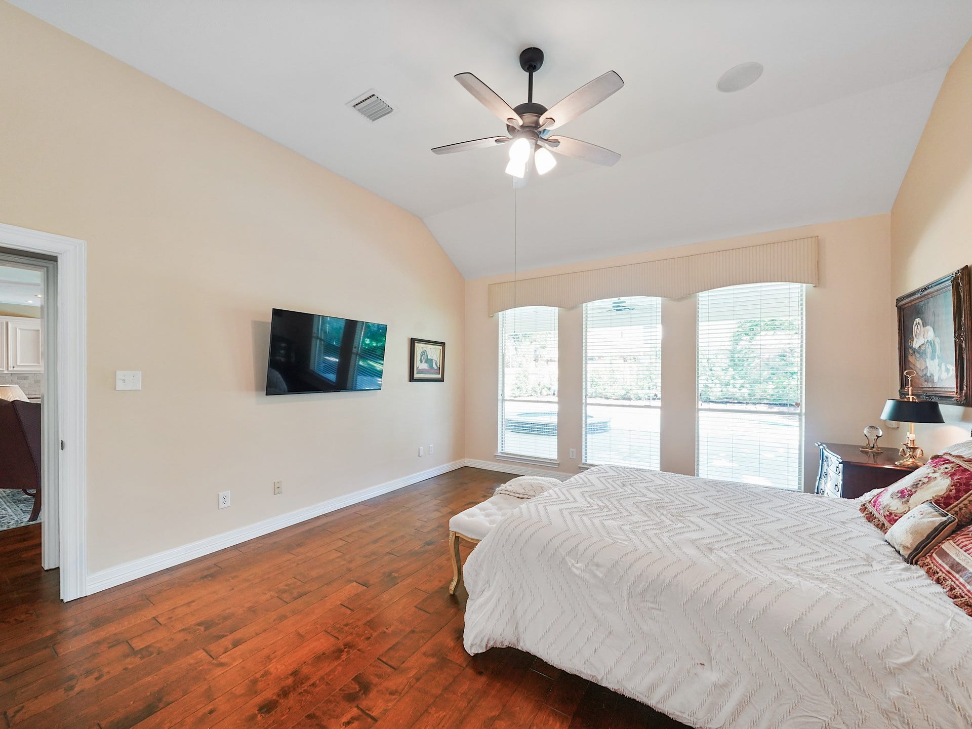 22510 Westenfield Lane, Katy, TX 77450 Sunlight filters through the primary bedroom windows, creating a bright and restful atmosphere. Imagine easing into the morning here or settling in for a quiet evening at home.
