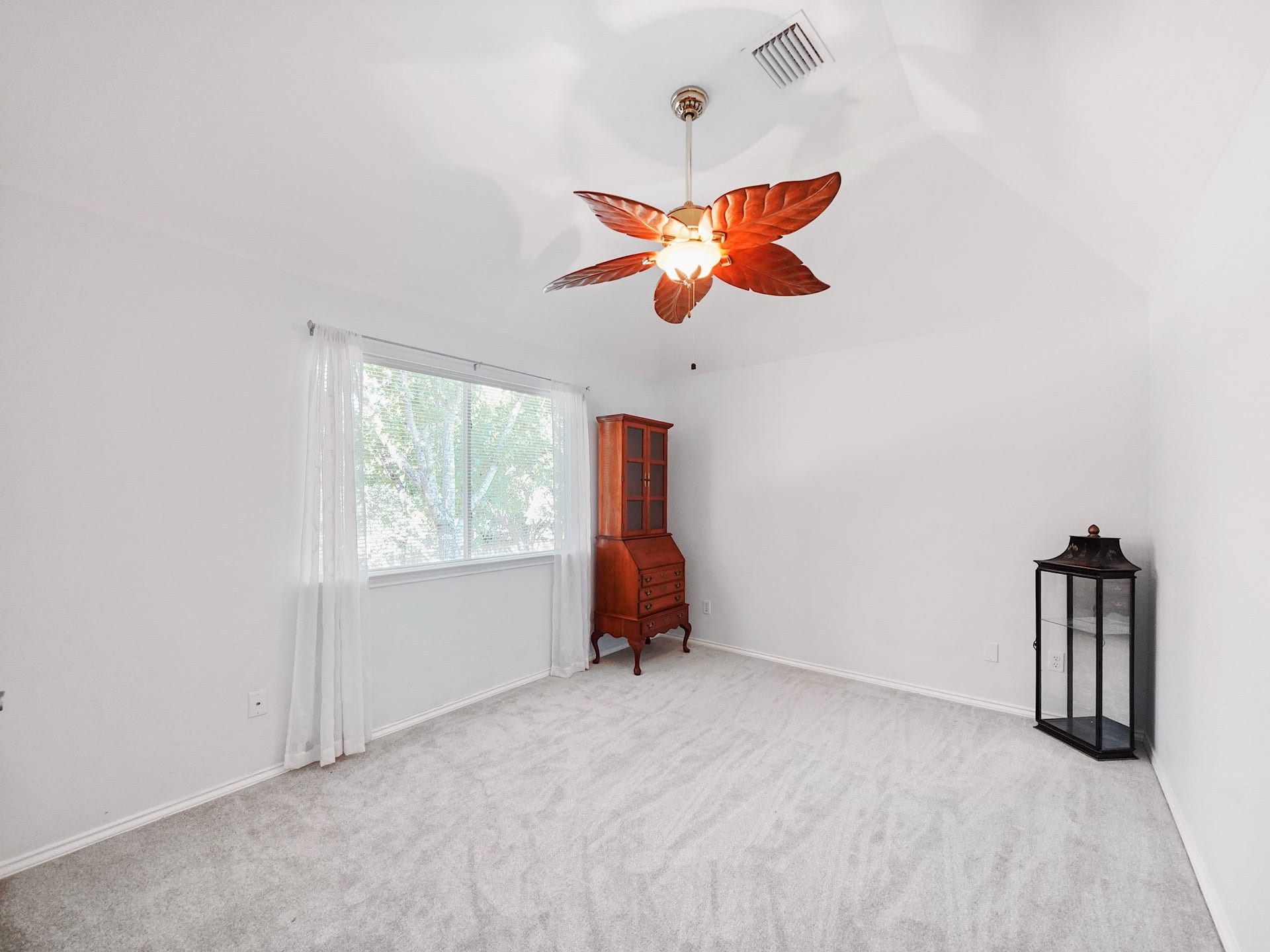 22510 Westenfield Lane, Katy, TX 77450 This secondary bedroom offers a welcoming setting for guests or everyday living. A window brings in natural light, while the neutral backdrop is ready for your own style.