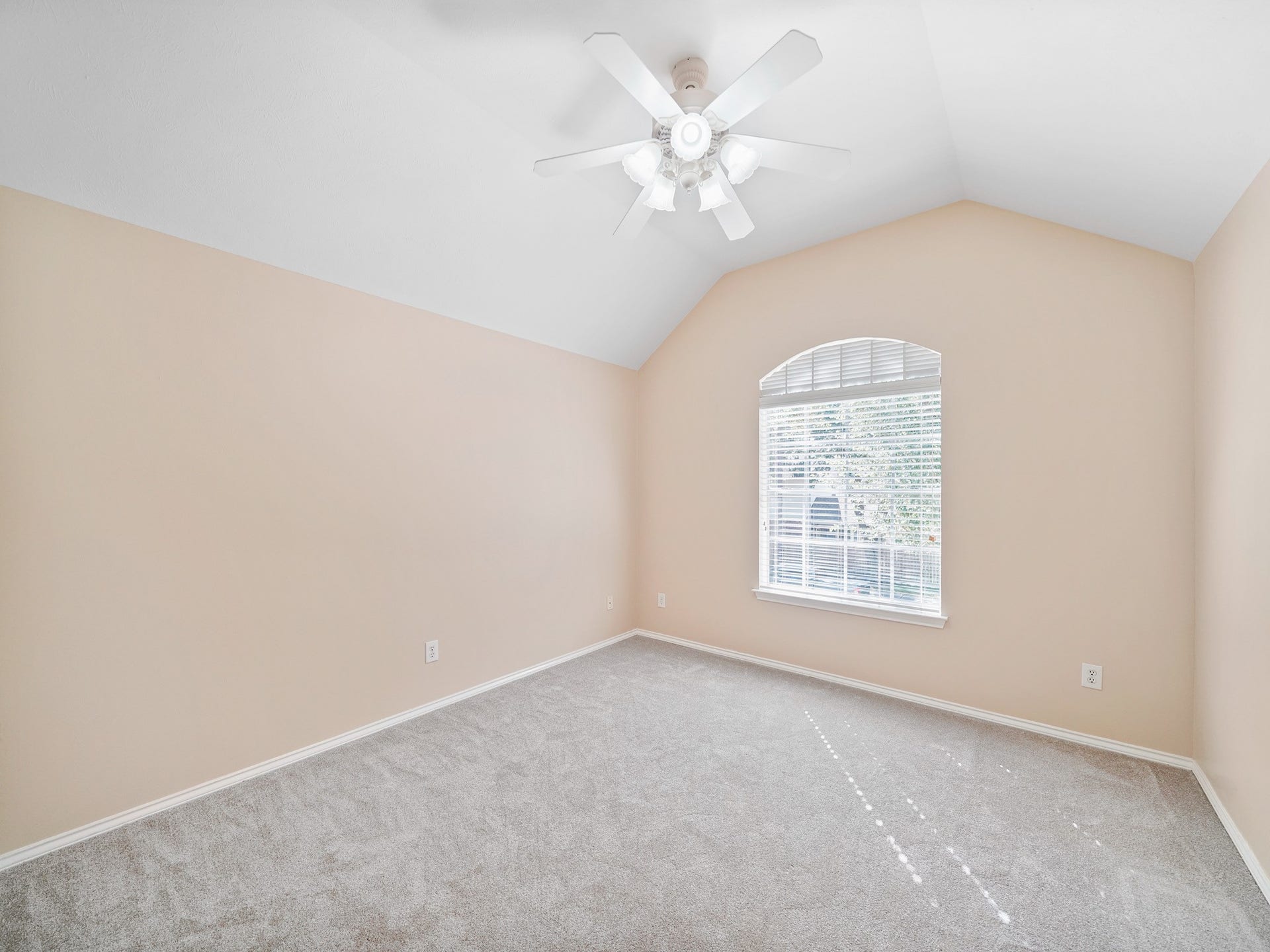 22510 Westenfield Lane, Katy, TX 77450 An arched window and vaulted ceiling add character to this secondary bedroom. The bright, open feel makes it an inviting space to furnish as a bedroom, guest room, or hobby room.