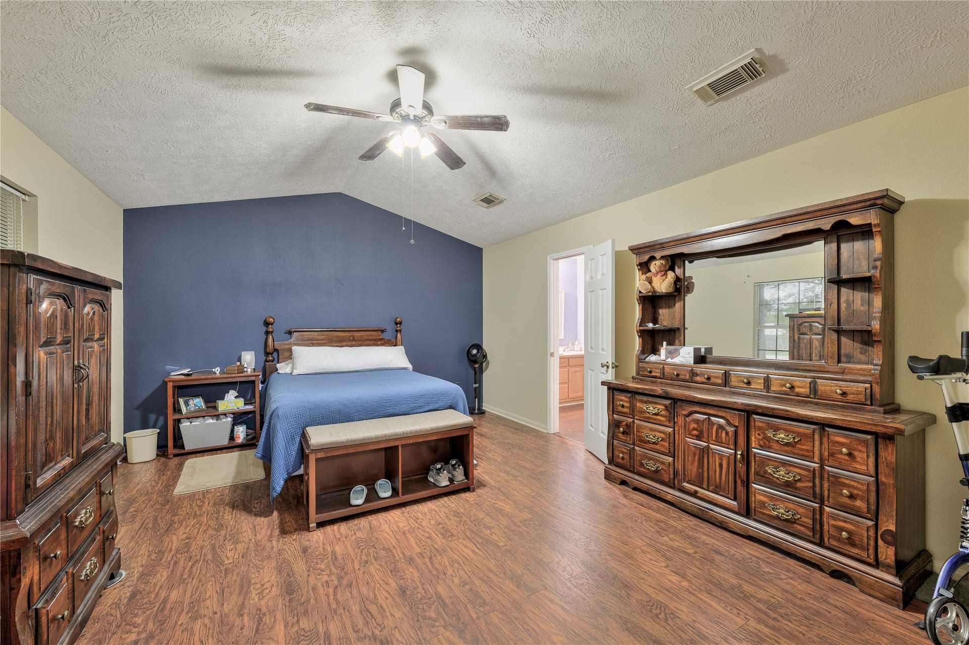 Bedroom 3 (primary)