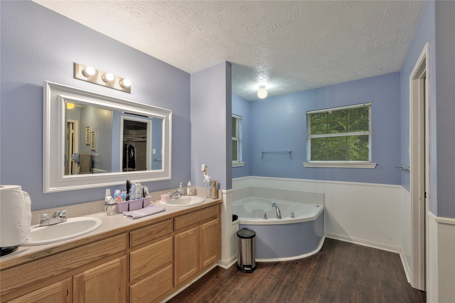 Large primary bath with soaking tub.