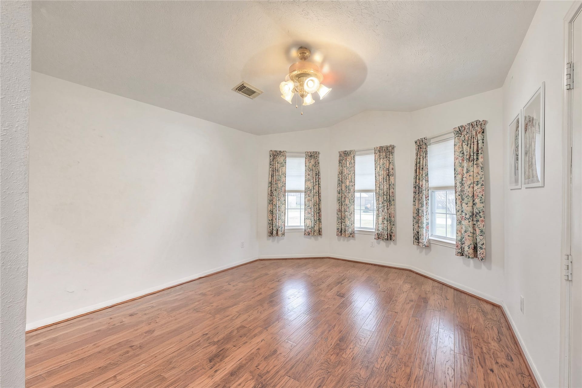 Flex space off the living and kitchen. Would be great office, formal dining or game room!