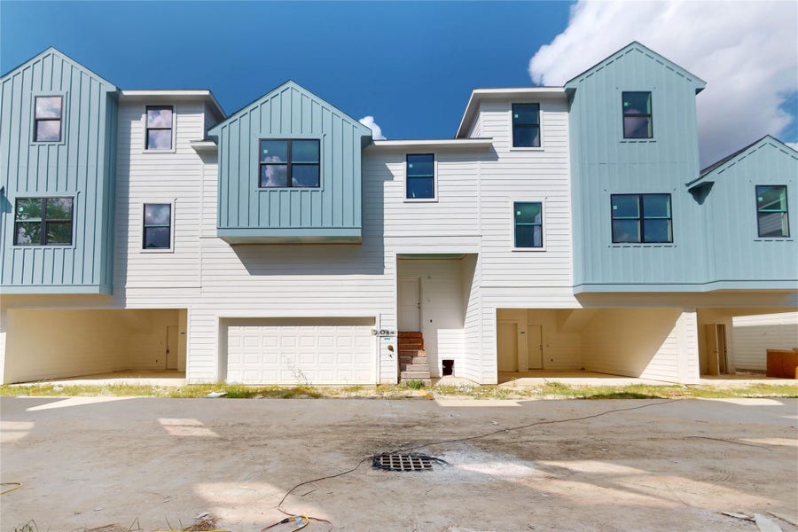 Property photo for 2021 Oak Forest Drive, Houston, TX