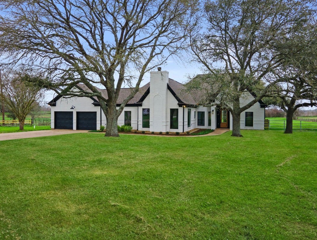 Recently remodeled 1 story home, located in Fulshear, TX!