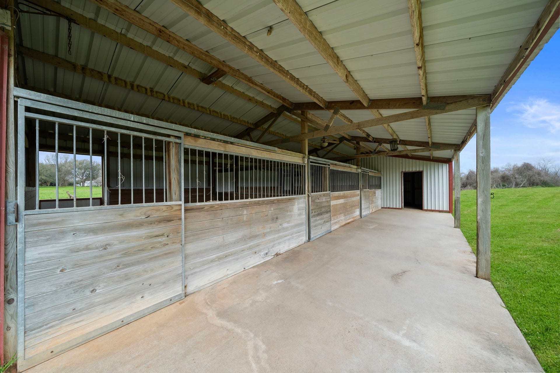 Perfect setup for your equestrian