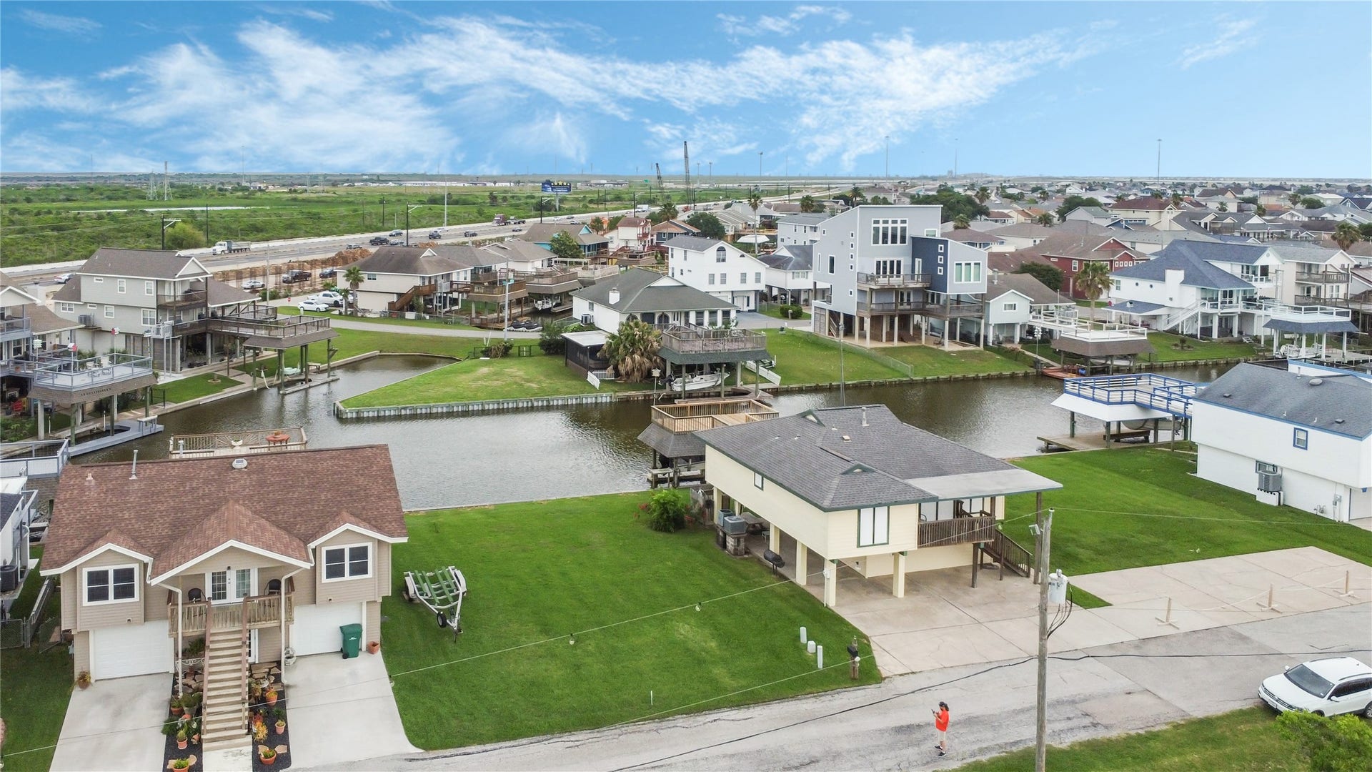 3 N White Heron Drive, La Marque, TX 77568 View of the lot with the canal in the backyard.
