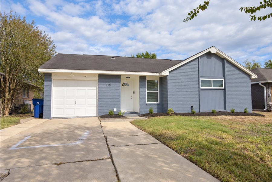 Property photo for 415 Bellmar Lane, Friendswood, TX