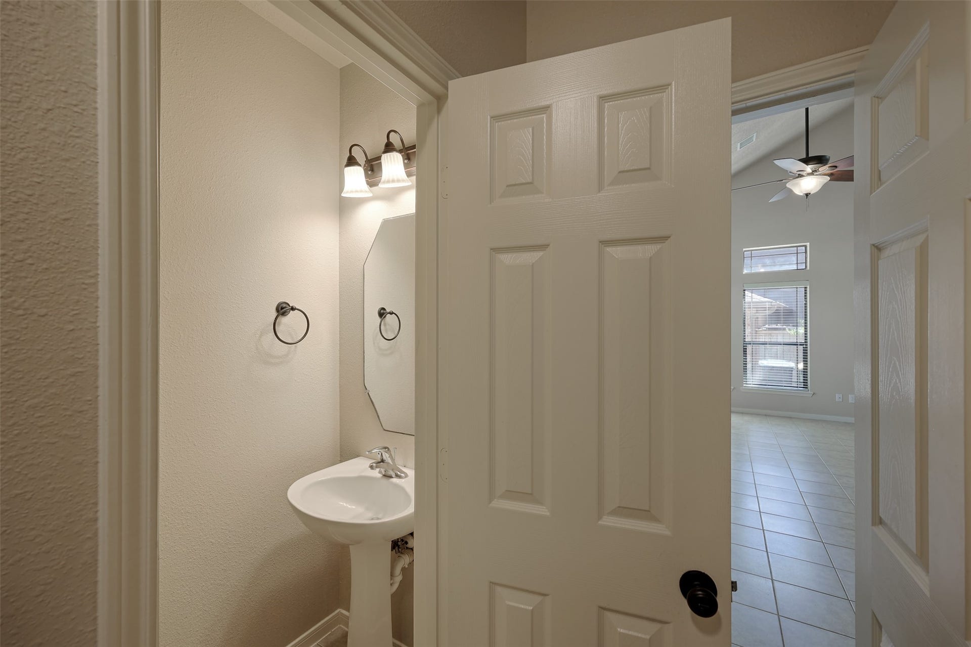1909 Tickner Street, Conroe, TX 77301