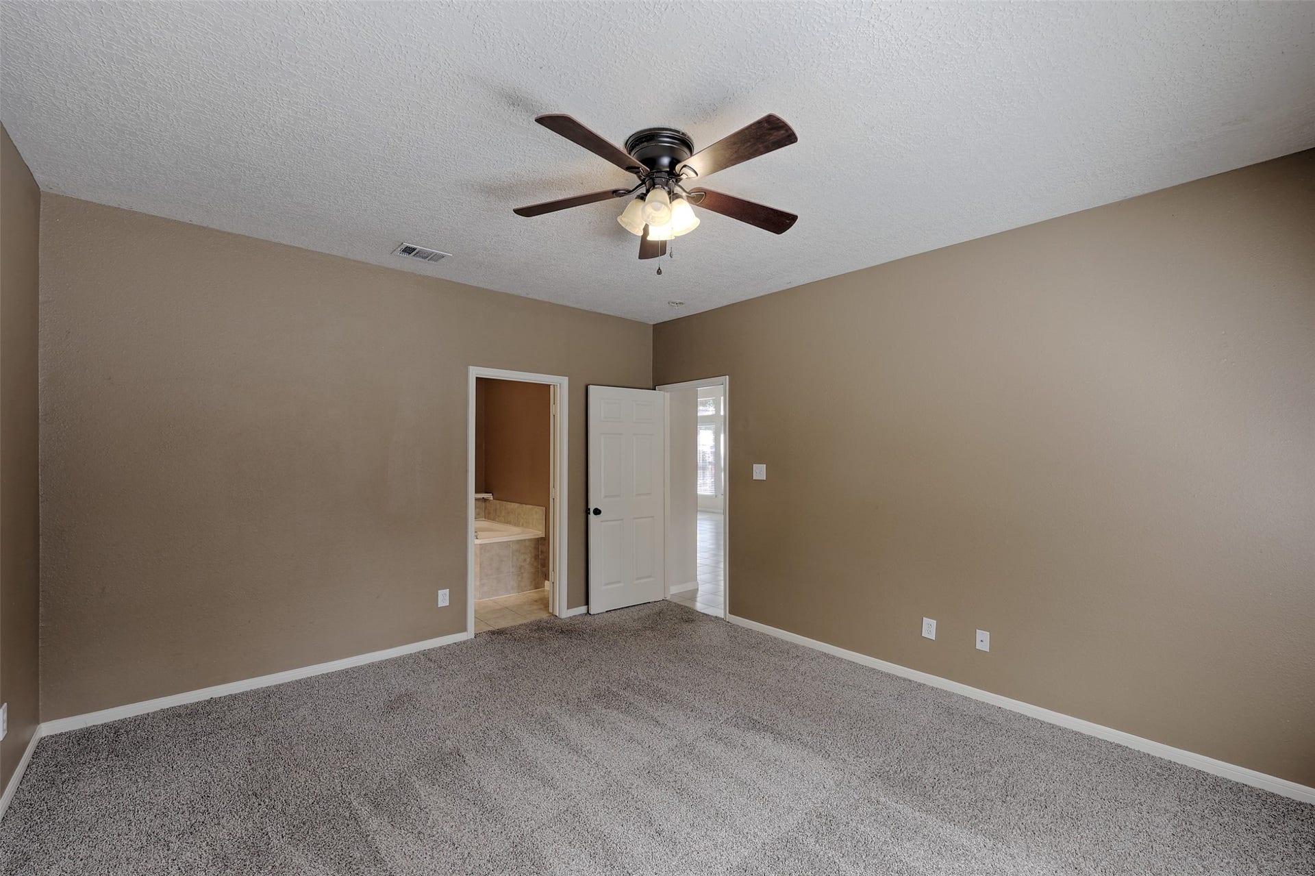 1909 Tickner Street, Conroe, TX 77301