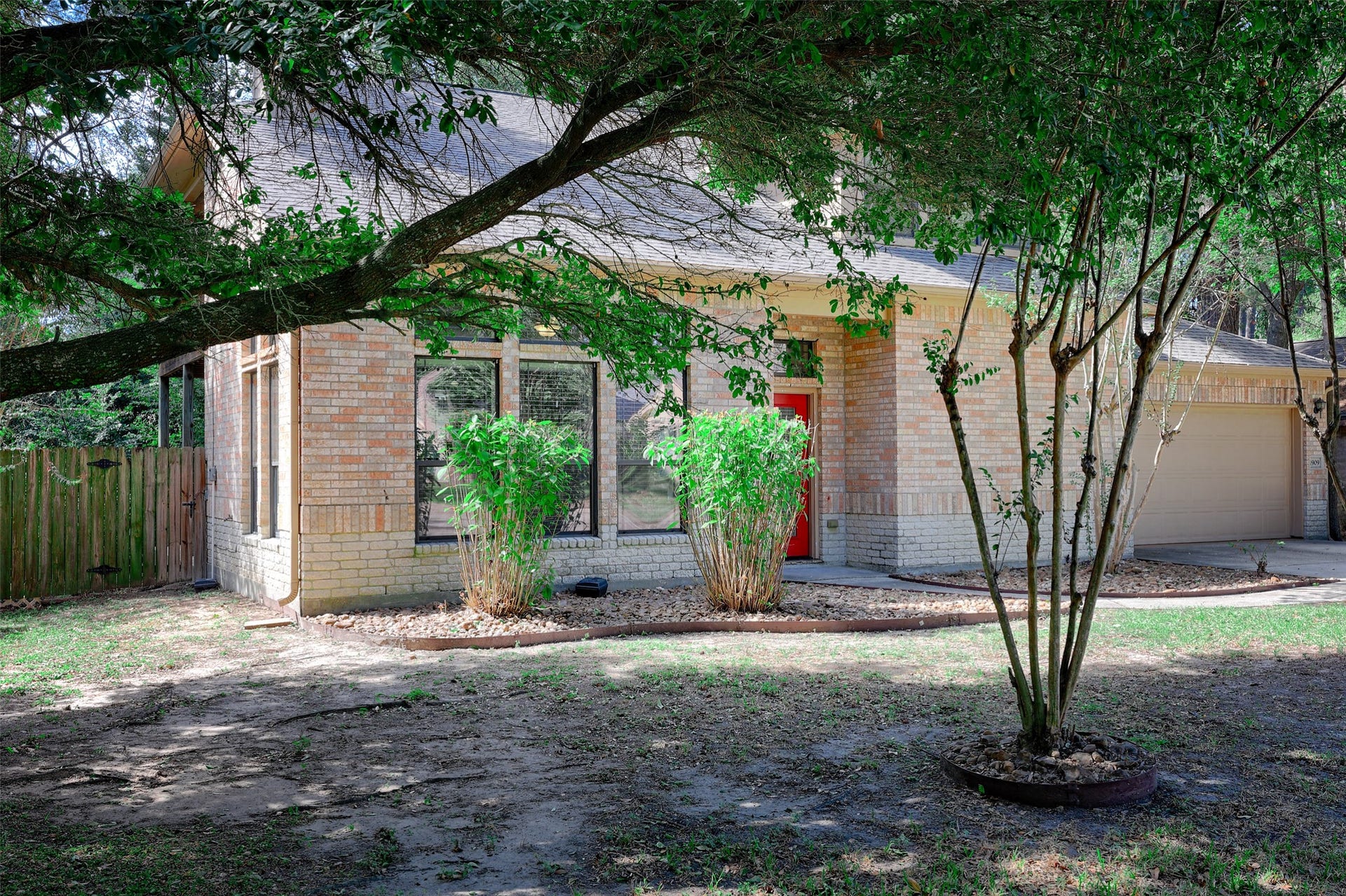 1909 Tickner Street, Conroe, TX 77301
